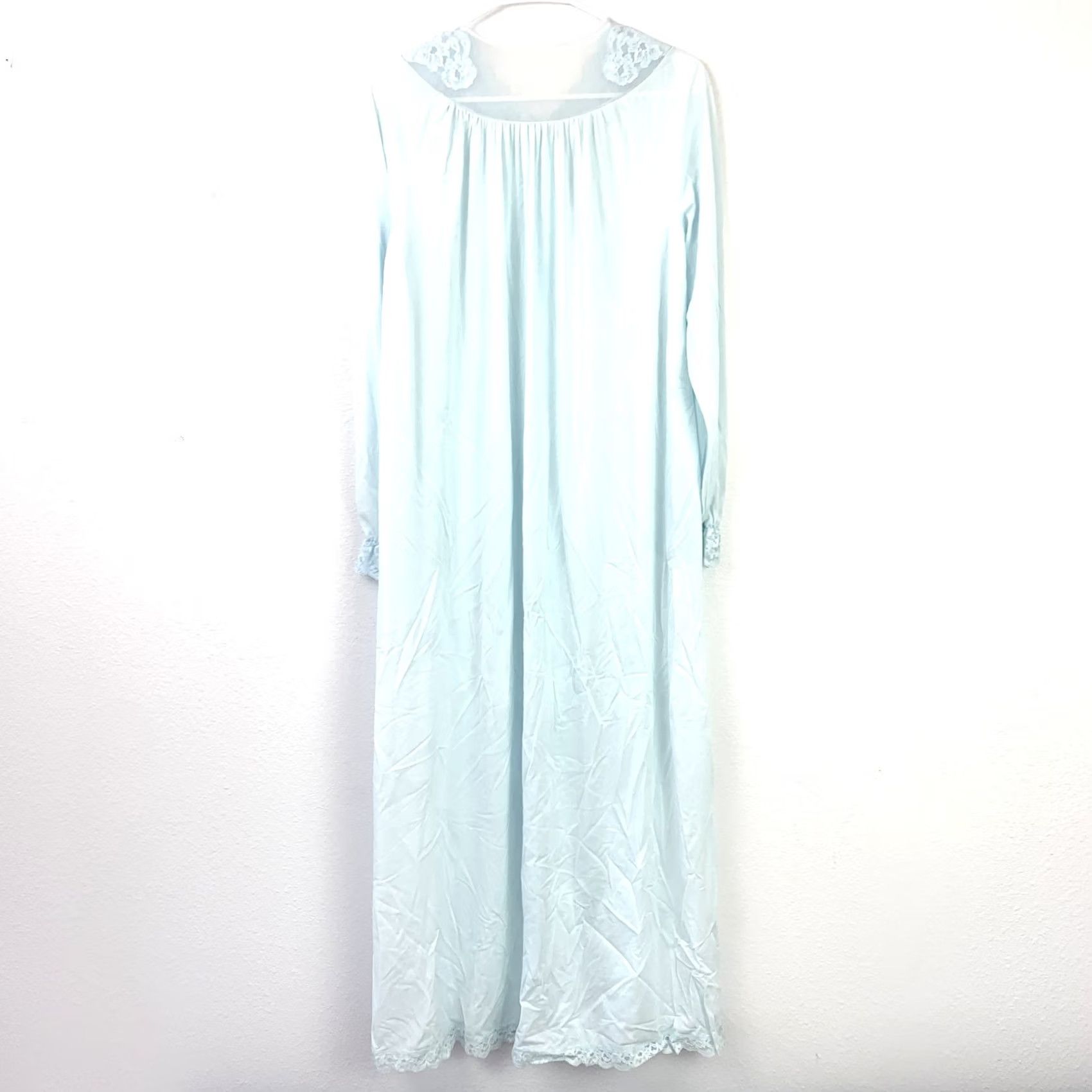 Vintage VINTAGE Shadowline Nightgown Women's S Blue Nylon Lace Button Front Long Sleeve Nightgown Size S / US 4 / IT 40 - 6 Thumbnail