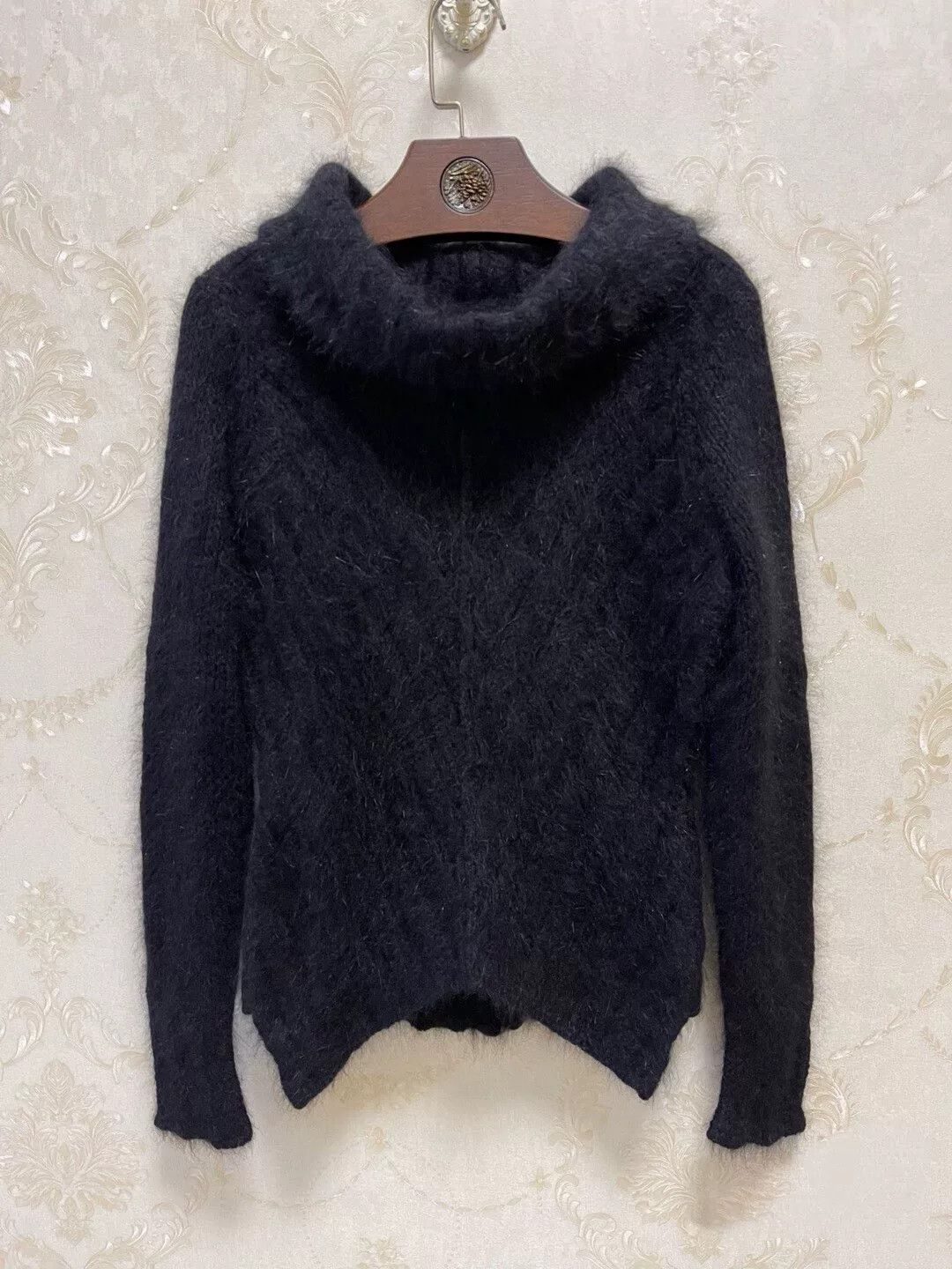 Giorgio Armani Giorgio Armani Women's Large Lapel Sweater Size M / US 6-8 / IT 42-44 - 1 Thumbnail