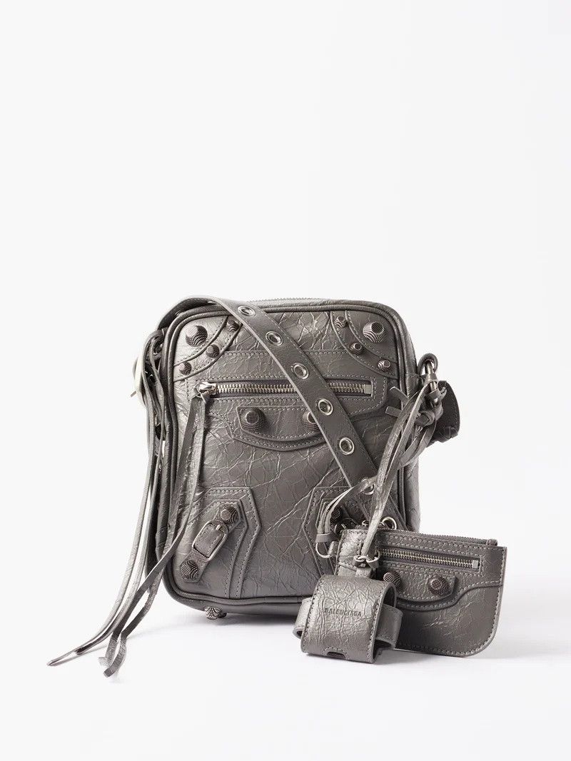 o1la1rc1a0824 Size: OS / Le Cagole Crossbody Bag Used Grey