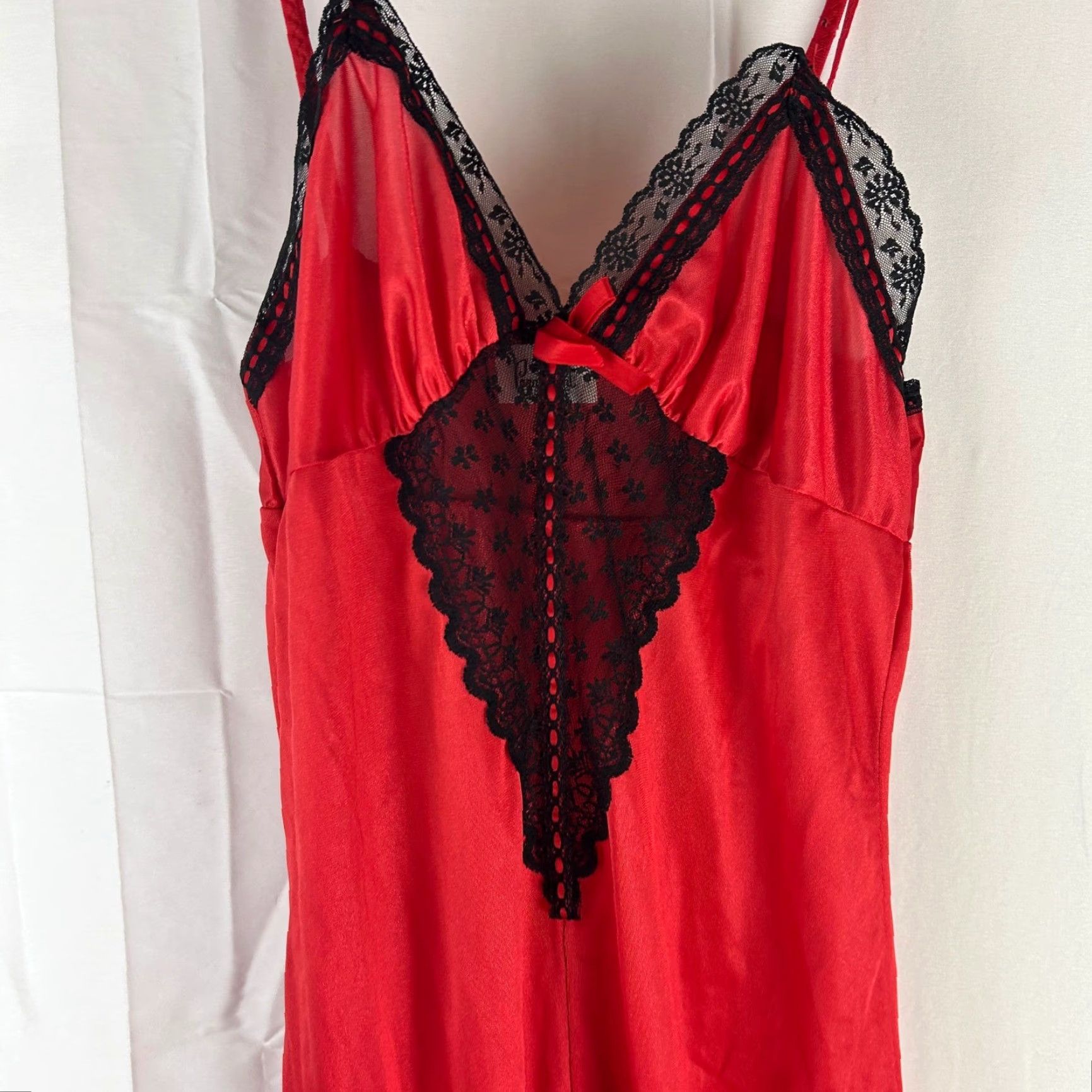 Vintage VINTAGE Paramount New York Nightgown Red Satin Black Lace Trim Maxi Slip Dress S Red 1990s Womens Nightwear Size S / US 4 / IT 40 - 3 Thumbnail