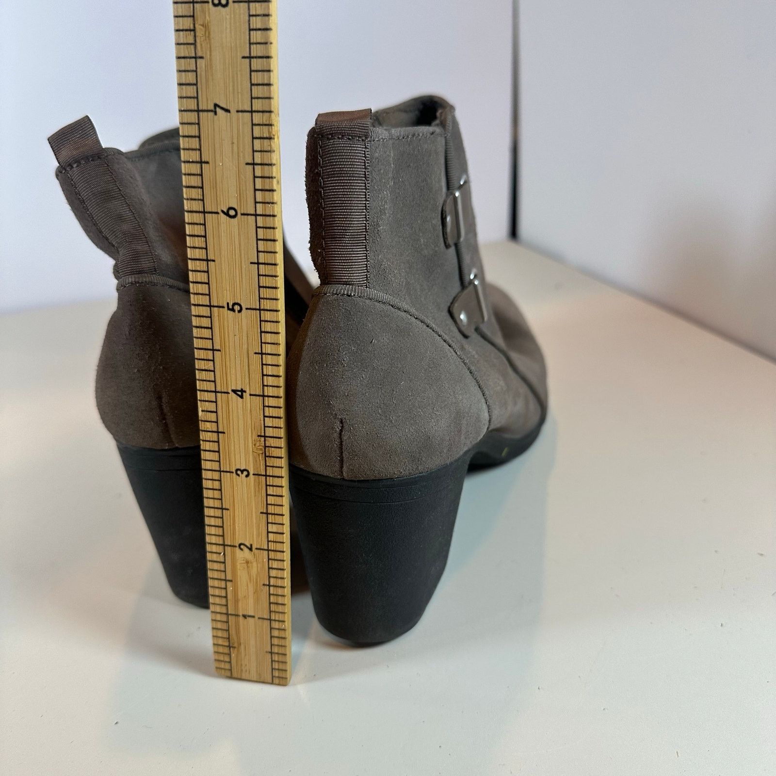 Clarks Clarks Taupe Suede Leather Booties Ankle Boots Heels 10 Size US 10 / IT 40 - 11 Thumbnail