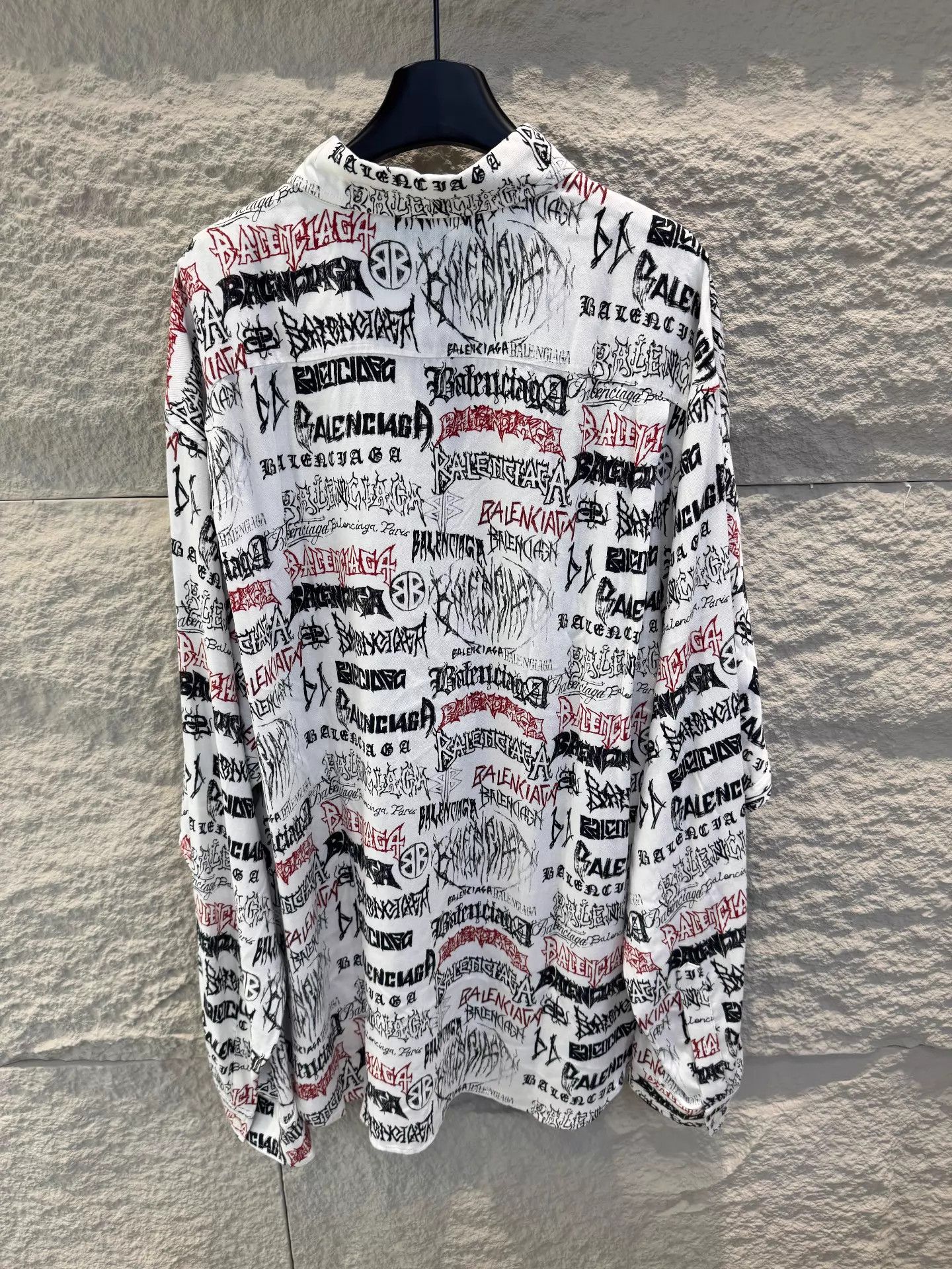 Balenciaga Balenciaga Classic Graffiti Logo Oversized Tee size 37 Size US XS / EU 42 / 0 - 3 Thumbnail