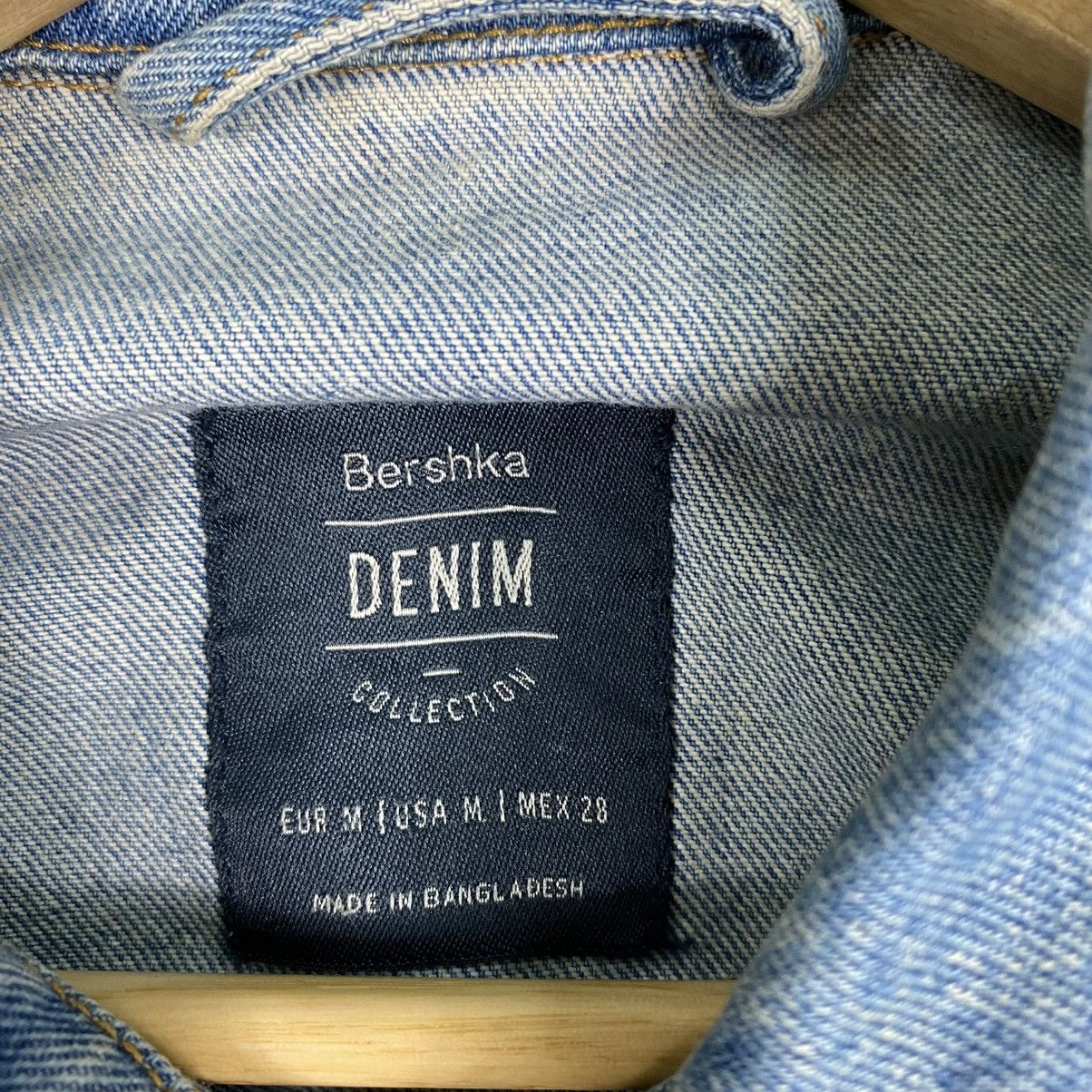 Bershka BESHKA DENIM BUTTON DENIM JACKET Size US M / EU 48-50 / 2 - 11 Thumbnail