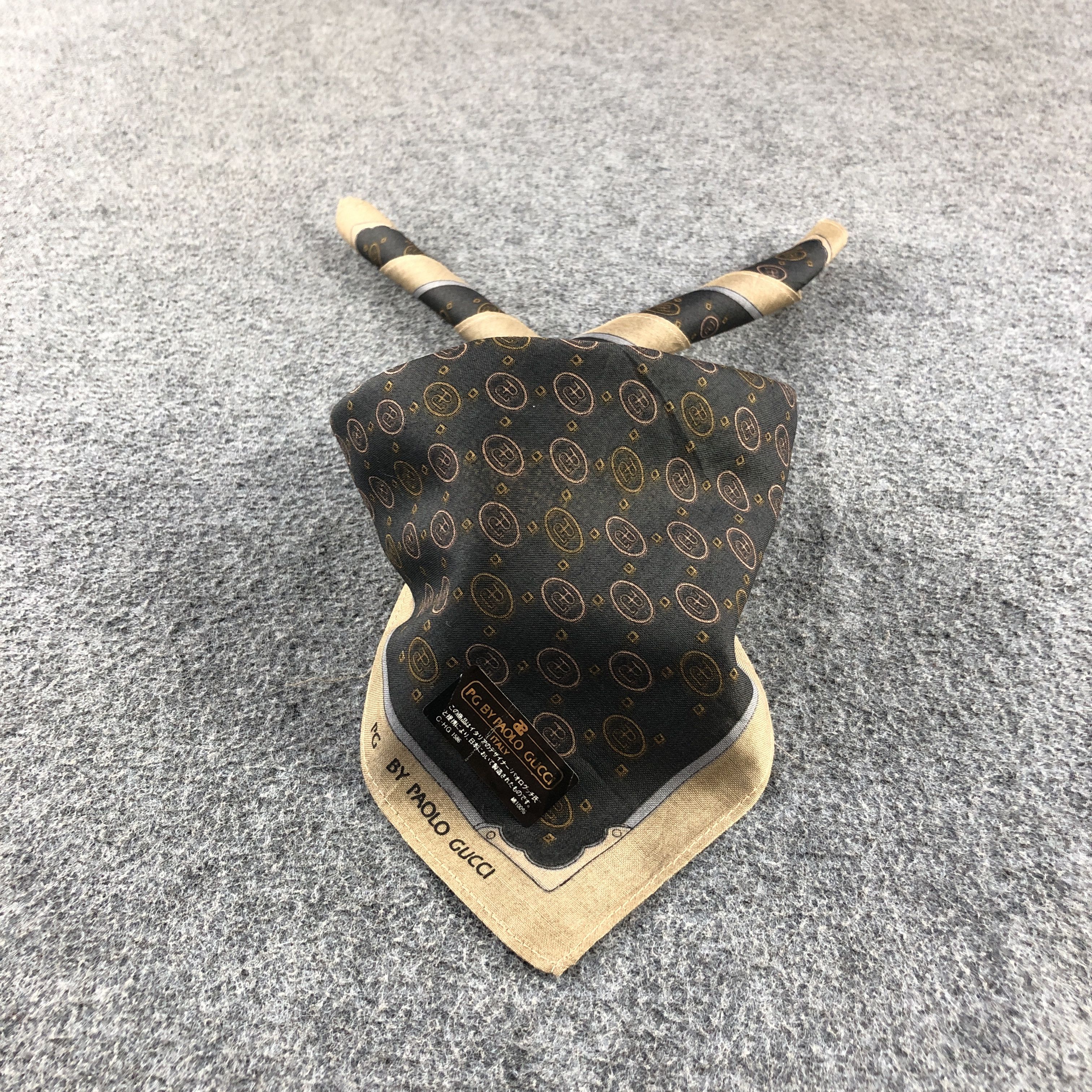 Paolo Gucci × Vintage PG by Paolo Gucci Handkerchief Neckerchief Bandana H2737 Size ONE SIZE - 1 Thumbnail
