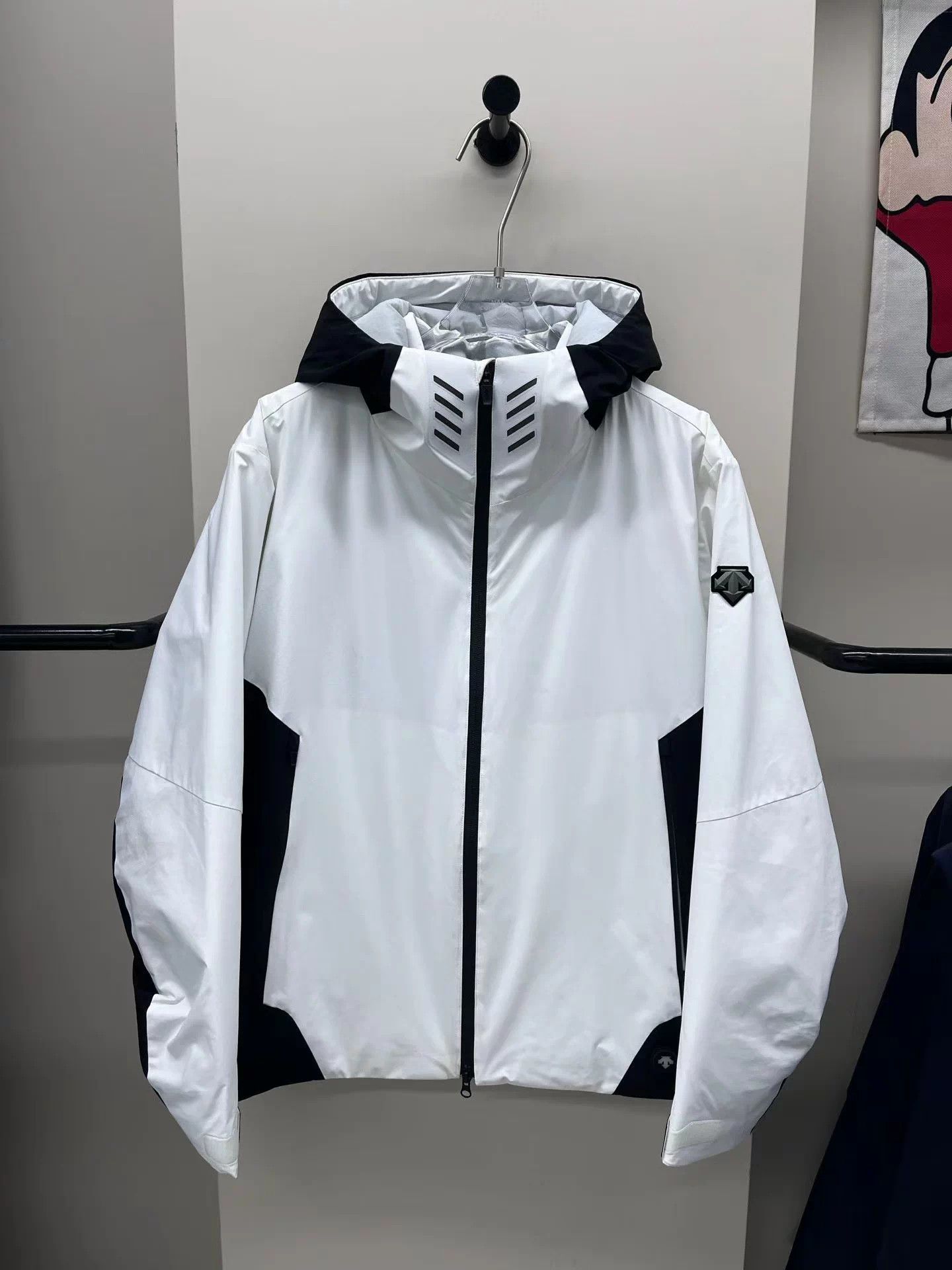 Descente DESCENTE Heated Tech Puffer Black White Panda XXL Size US XXL / EU 58 / 5 - 1 Thumbnail