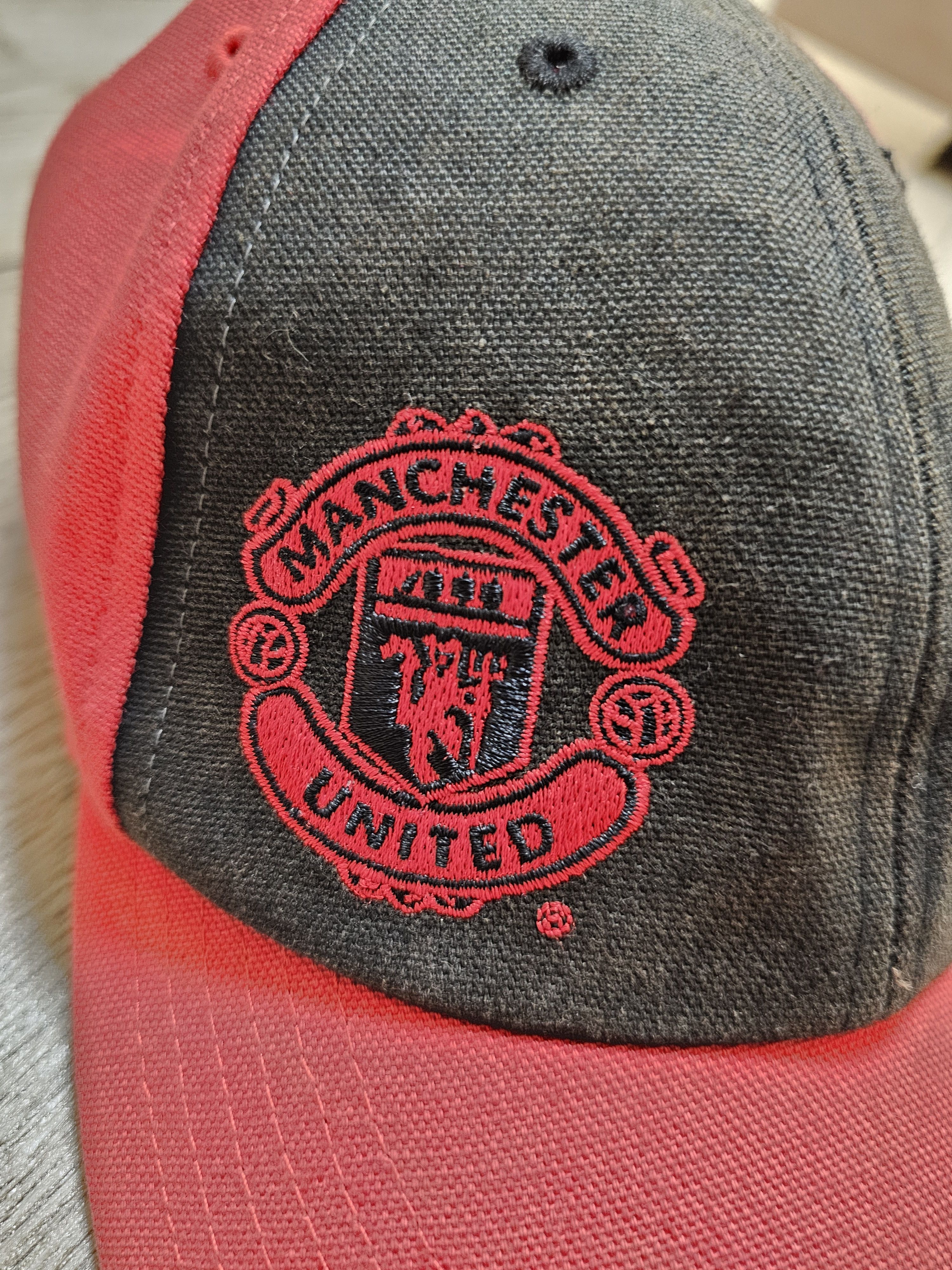 Nike MANCHESTER UNITED CAP VINTAGE RED CAP FOOTBALL HAT SOCCER Size ONE SIZE - 5 Thumbnail
