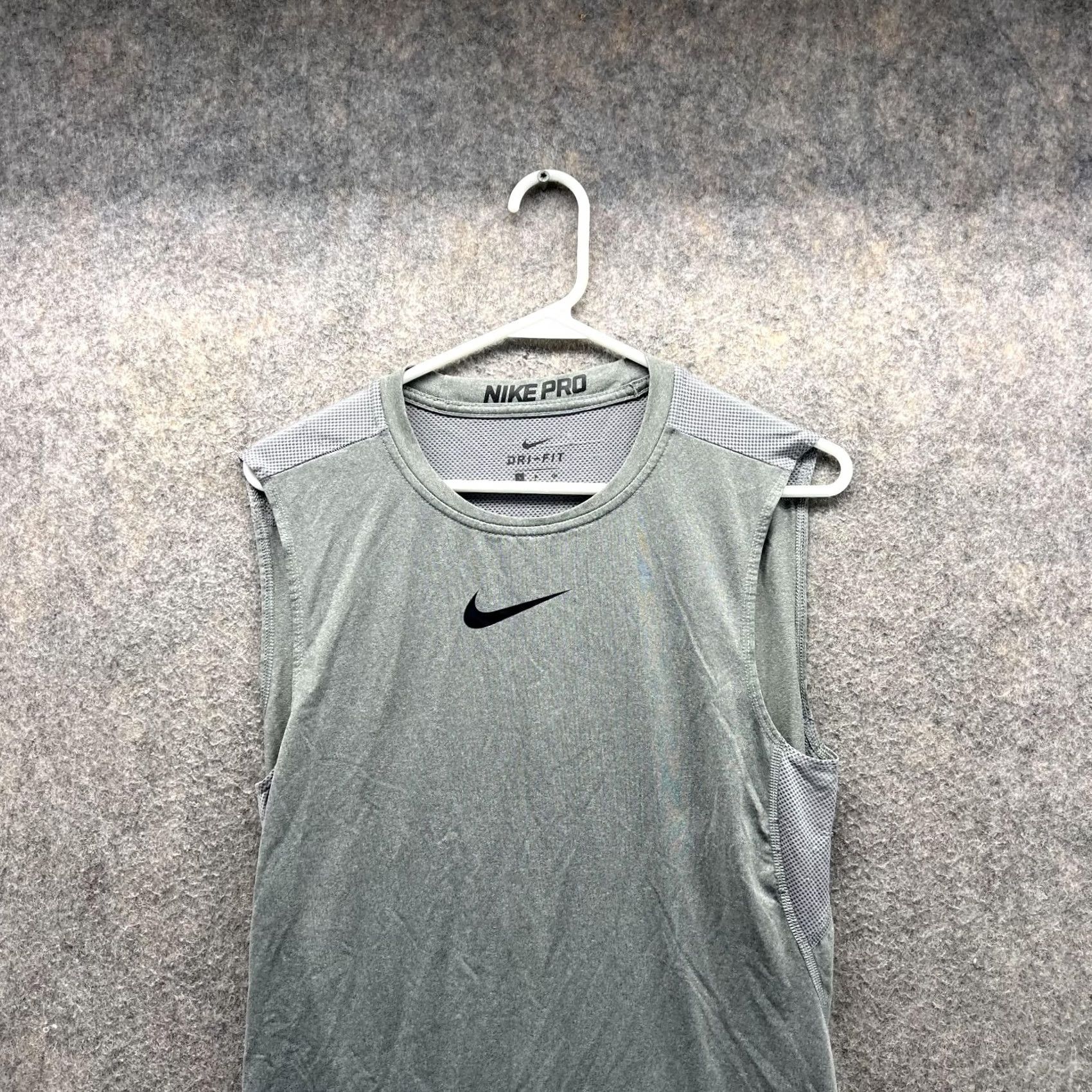 Nike Nike Pro Shirt Men Small Gray Center Swoosh Combat Sleeveless Gym Dri Fit Knit Size US S / EU 44-46 / 1 - 2 Thumbnail