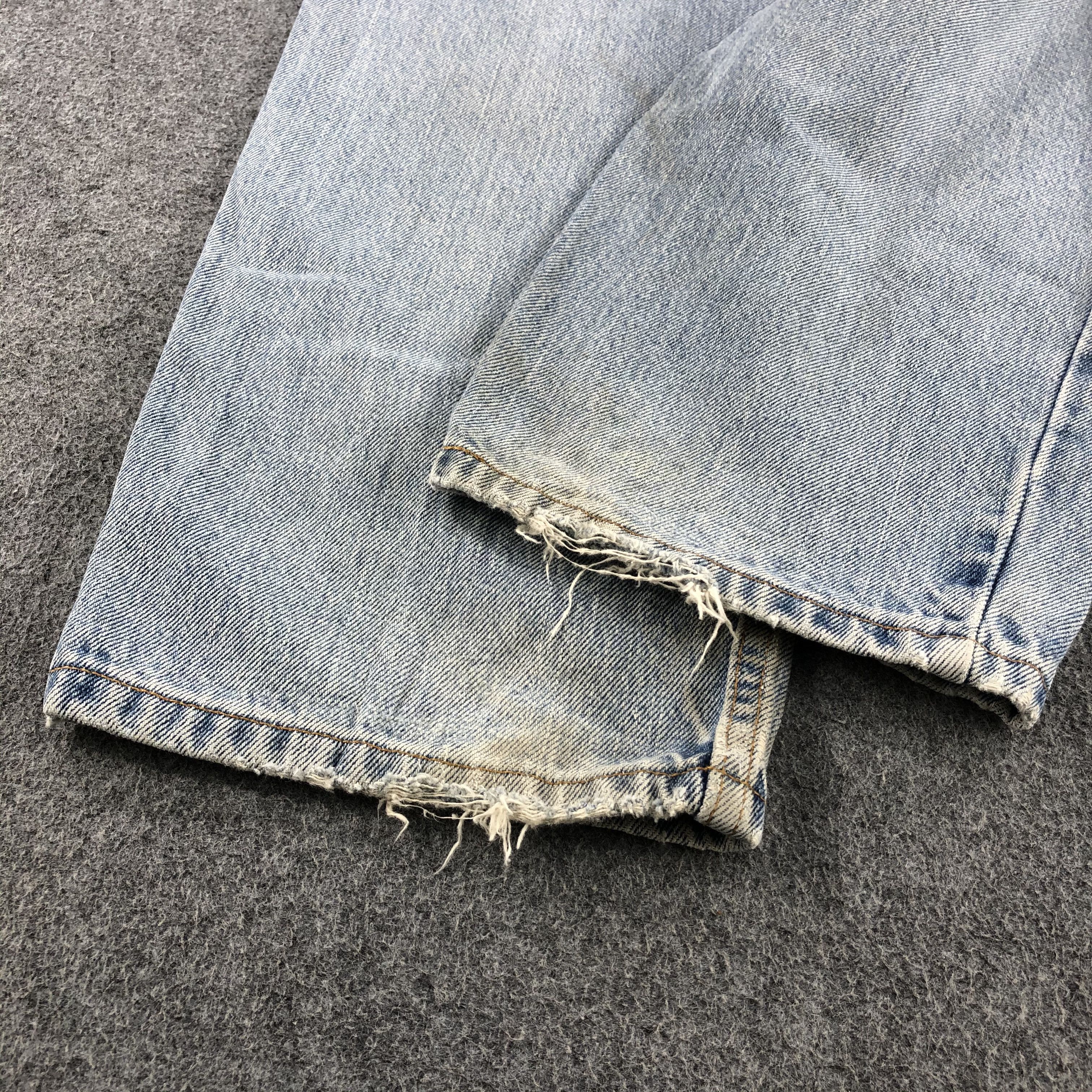 Levi's 90s Vintage Light Wash Levis 550 Jeans- J1355 Size US 35 - 6 Thumbnail