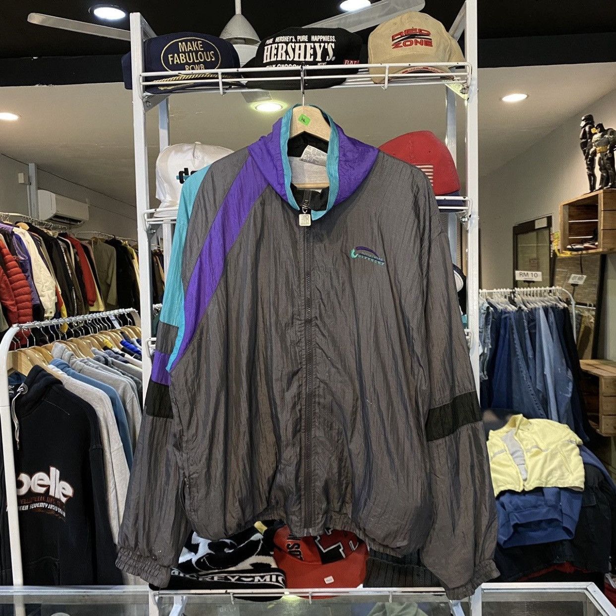Givenchy Vintage Givenchy Activewear Full Zip Windbreaker Jacket Size US L / EU 52-54 / 3 - 1 Thumbnail