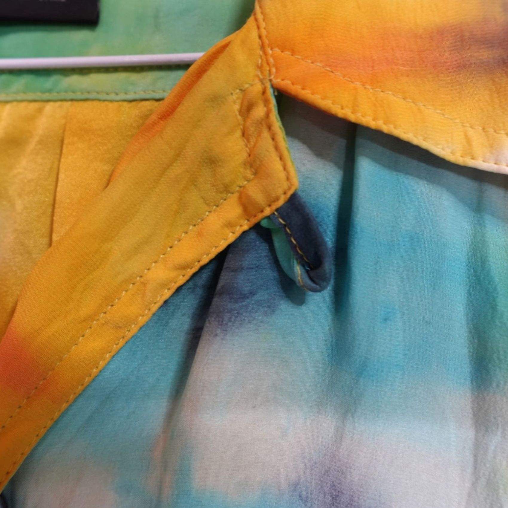 Vintage VINTAGE Visitor Shirt L Blue Silk Tie Dye Geometric Button-Up Short Sleeve Collared Loud Loop Collar Mens Size US L / EU 52-54 / 3 - 3 Thumbnail