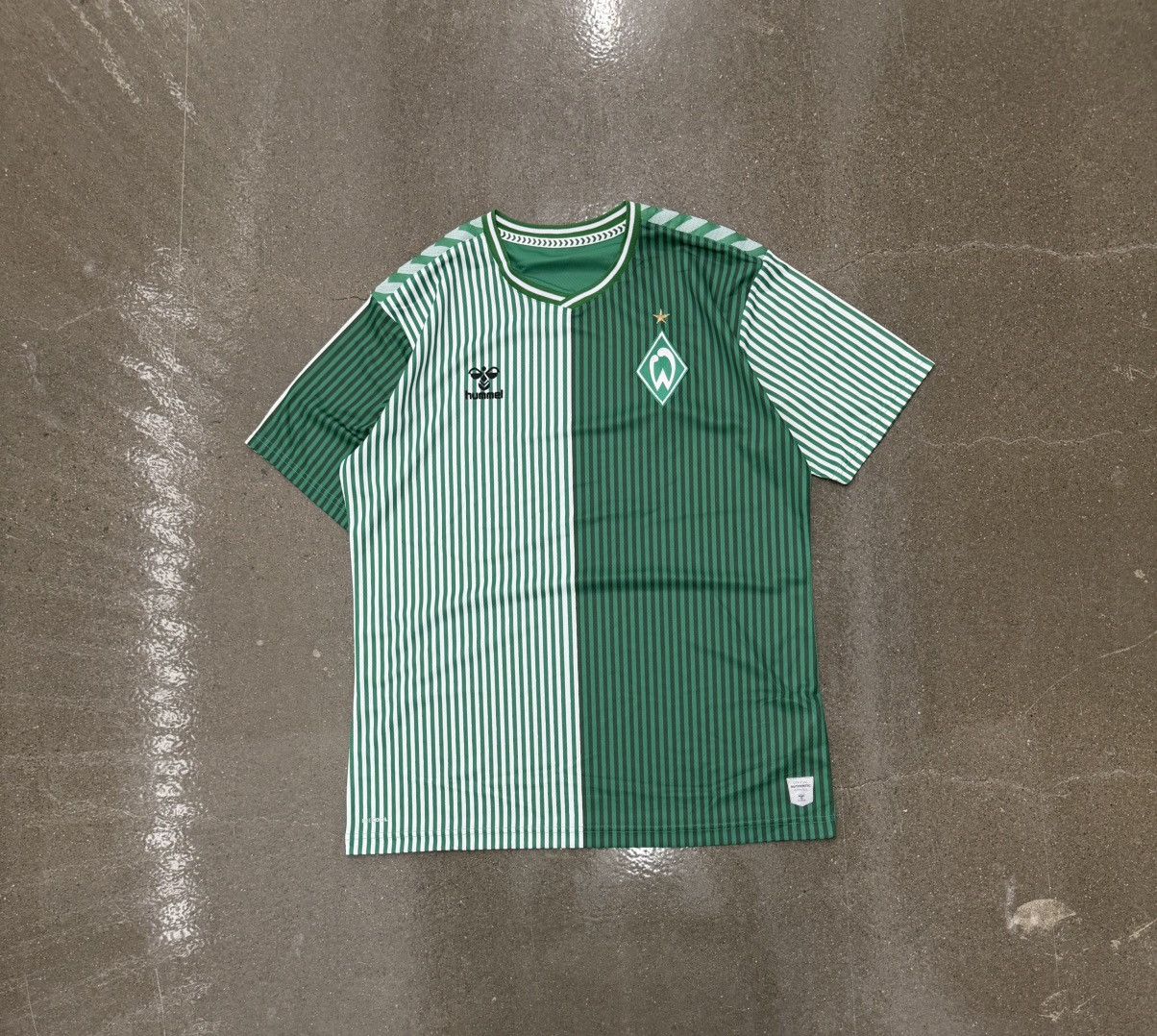Hummel Werder Bremen Home soccer Jersey Menʼs Hummel Genuine Size US L / EU 52-54 / 3 - 1 Thumbnail