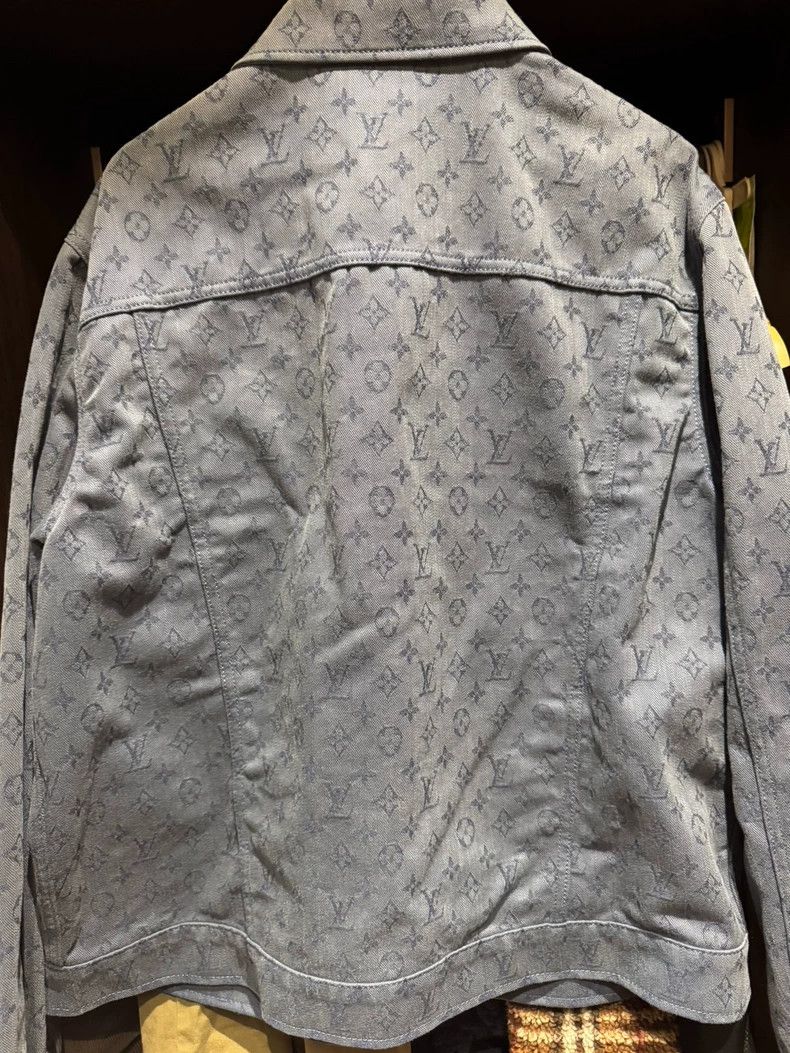 Louis Vuitton LOUIS VUITTON Logo Full Print Single Breasted Casual Long S Size US L / EU 52-54 / 3 - 4 Thumbnail