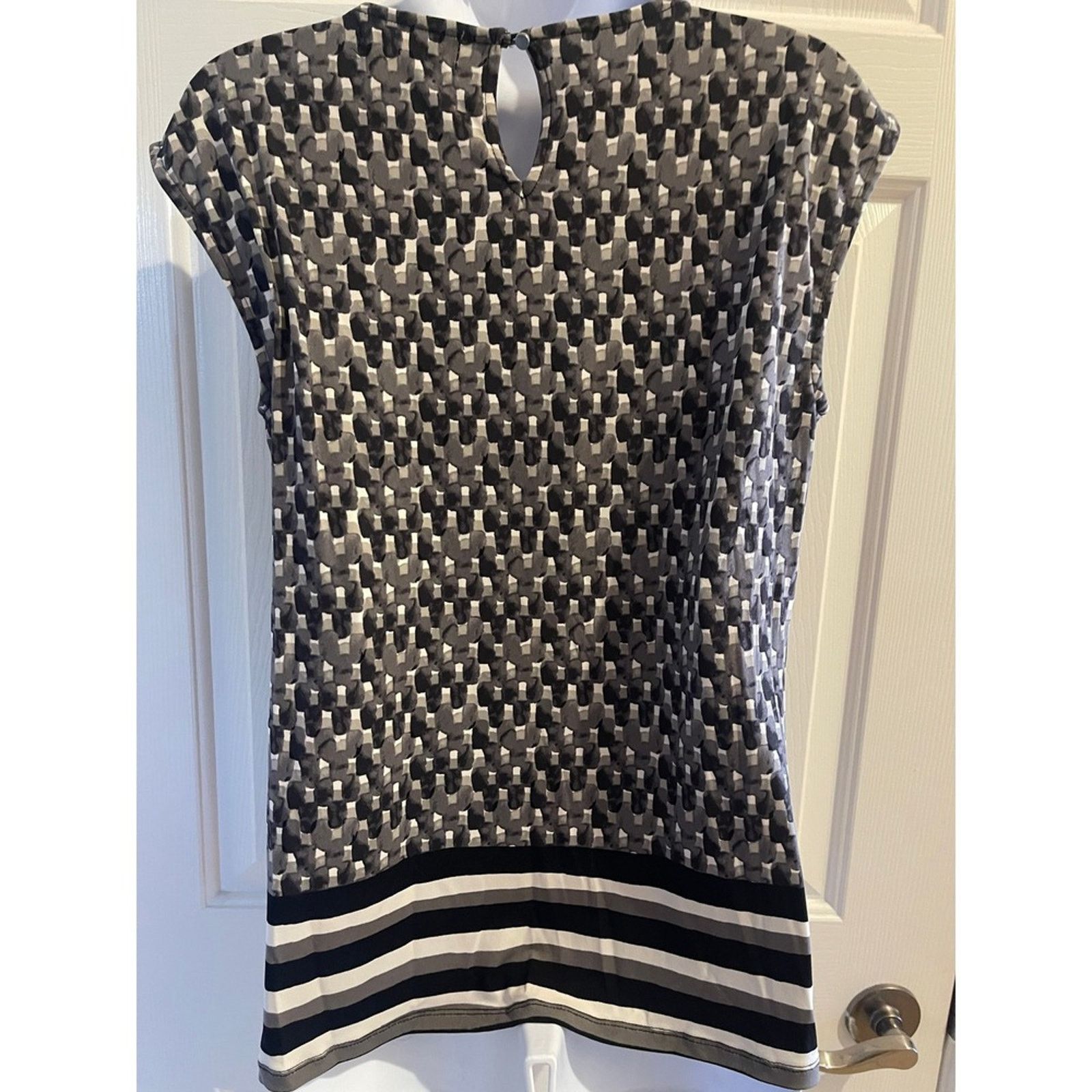 Liz Claiborne Liz Claiborne Gray Black Geometric Mosaic Striped Top Sz M Size M / US 6-8 / IT 42-44 - 3 Thumbnail