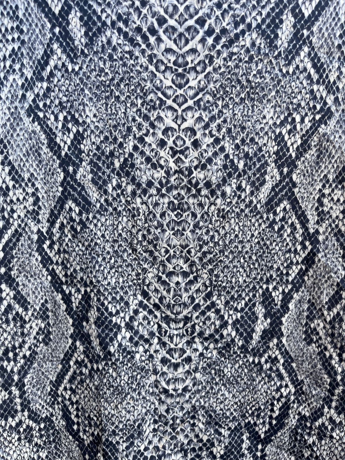 Japanese Brand Vintage Snakeskin Print Long Sleeve Shirt Python Pattern Size US S / EU 44-46 / 1 - 3 Thumbnail
