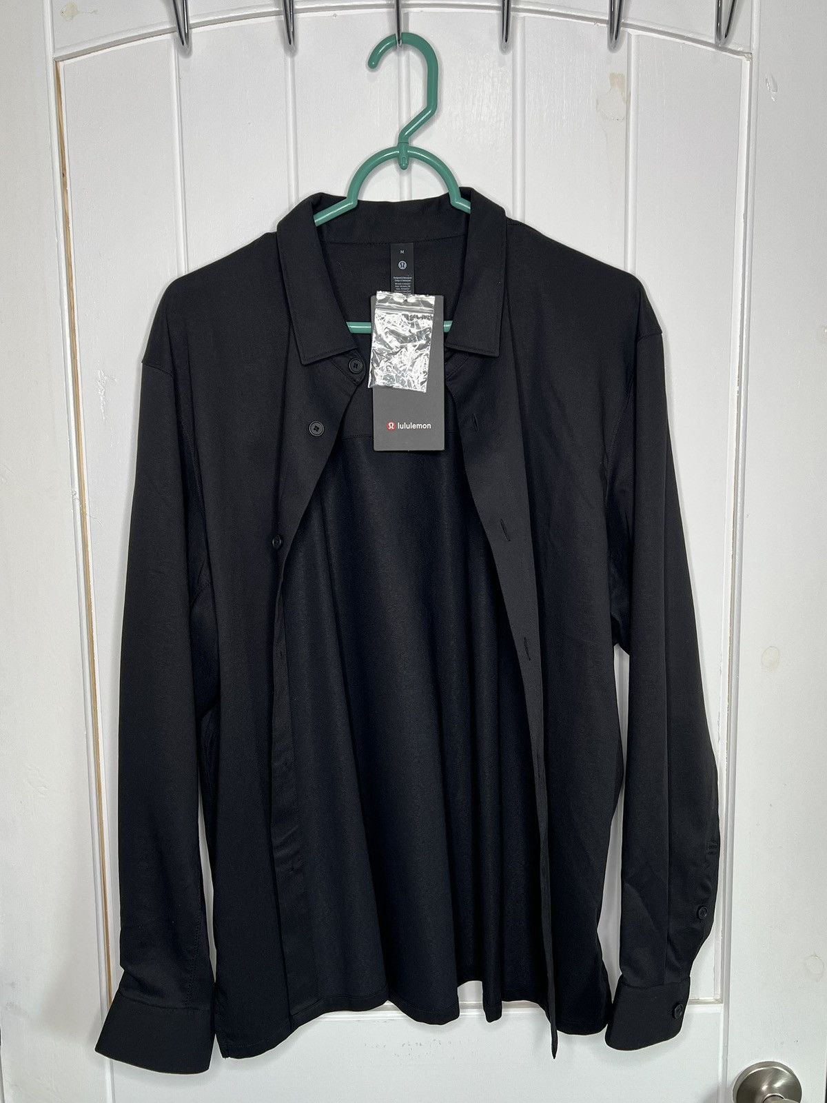 Lululemon Lululemon Relaxed FitLongSleeveButtonUpShirtMen'sMediumBlack Size US M / EU 48-50 / 2 - 1 Thumbnail