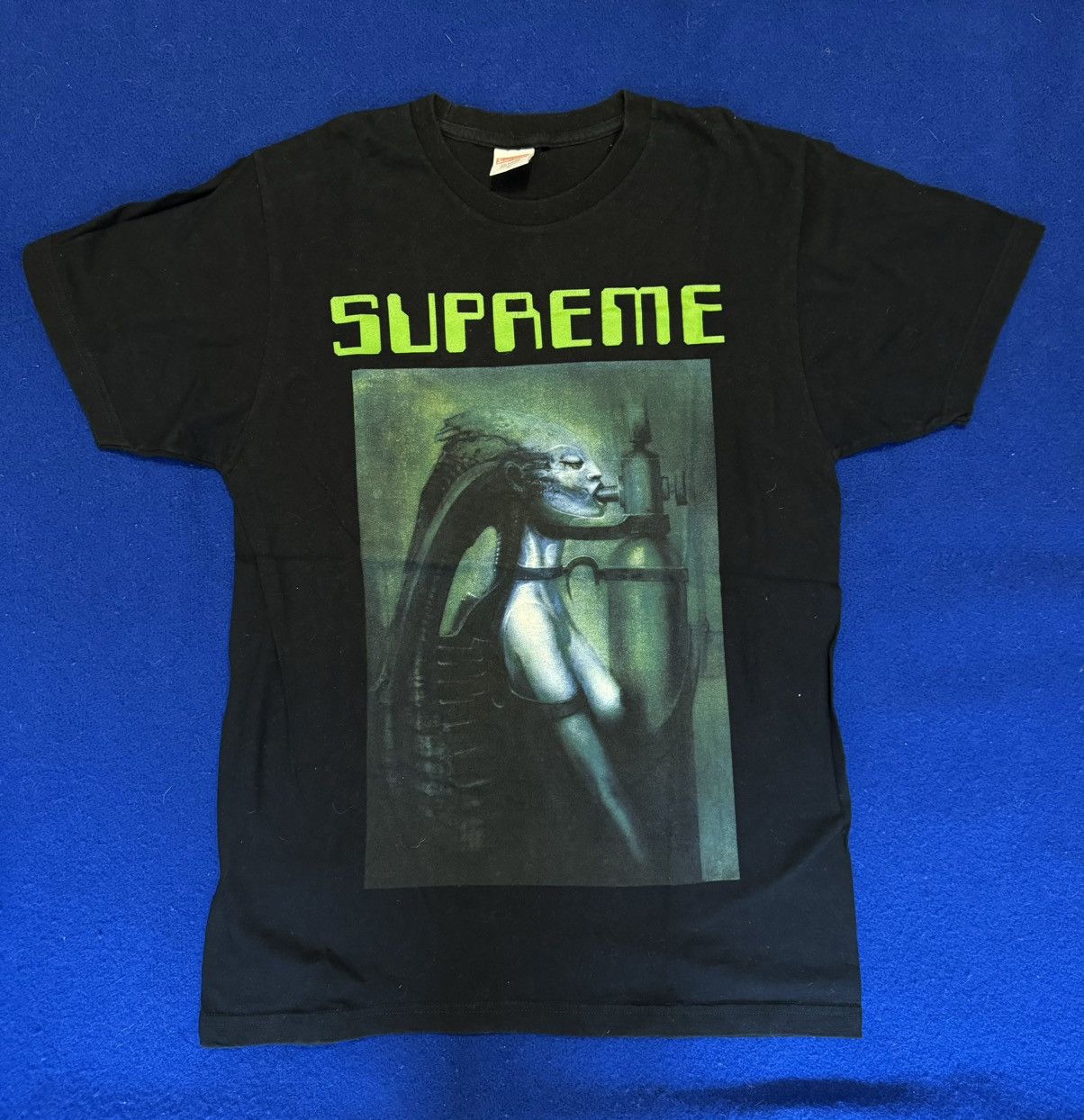 Supreme Supreme HR Giger Alien Size US M / EU 48-50 / 2 - 1 Thumbnail