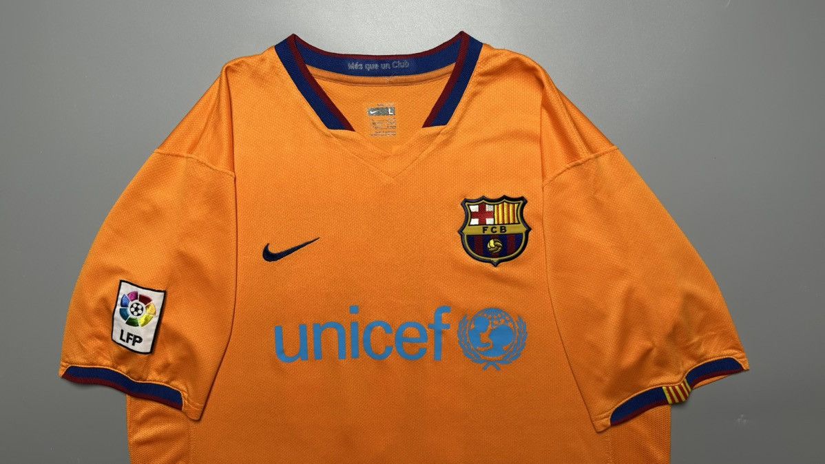 Nike BARCELONA NIKE 2007/2008 FOOTBALL AWAY JERSEY #10 RONALDINHO Size US L / EU 52-54 / 3 - 3 Thumbnail