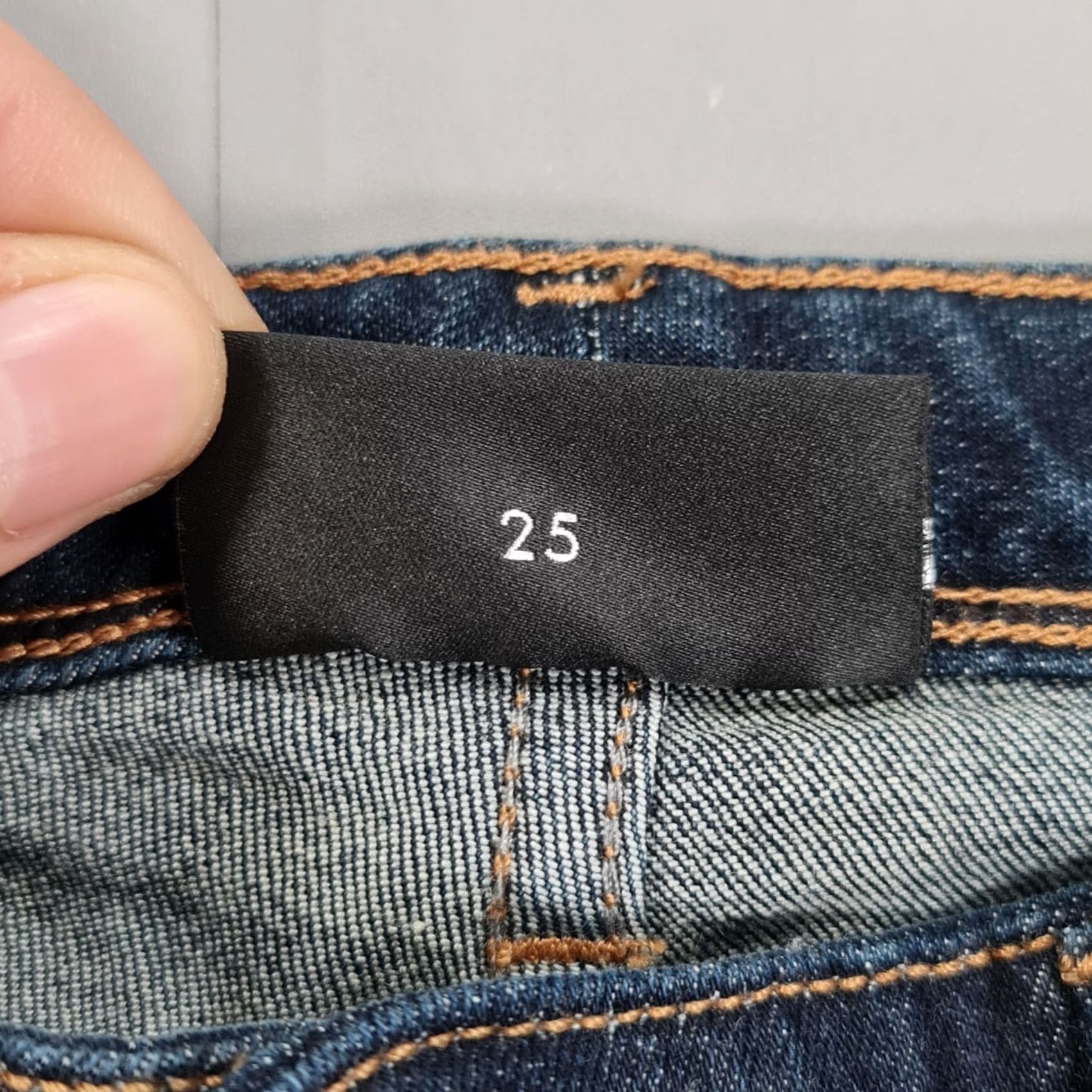 Armani Exchange Emporio Exchange Jeans J28 Blue W25 Skinny Fit Mid Rise Stretch Denim Womens Jeans Skinny 5-Pocket Logo City Classic Designer Elegant Womens Size 42" / US 20 - 4 Thumbnail
