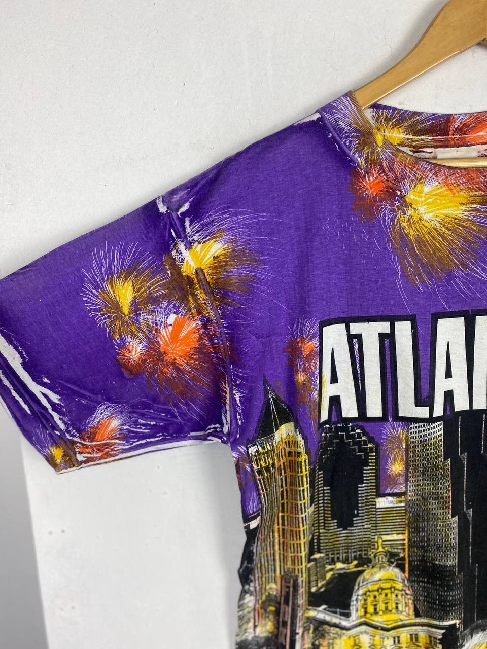 Vintage vintage atlanta all over print tee nice design Size US L / EU 52-54 / 3 - 3 Thumbnail