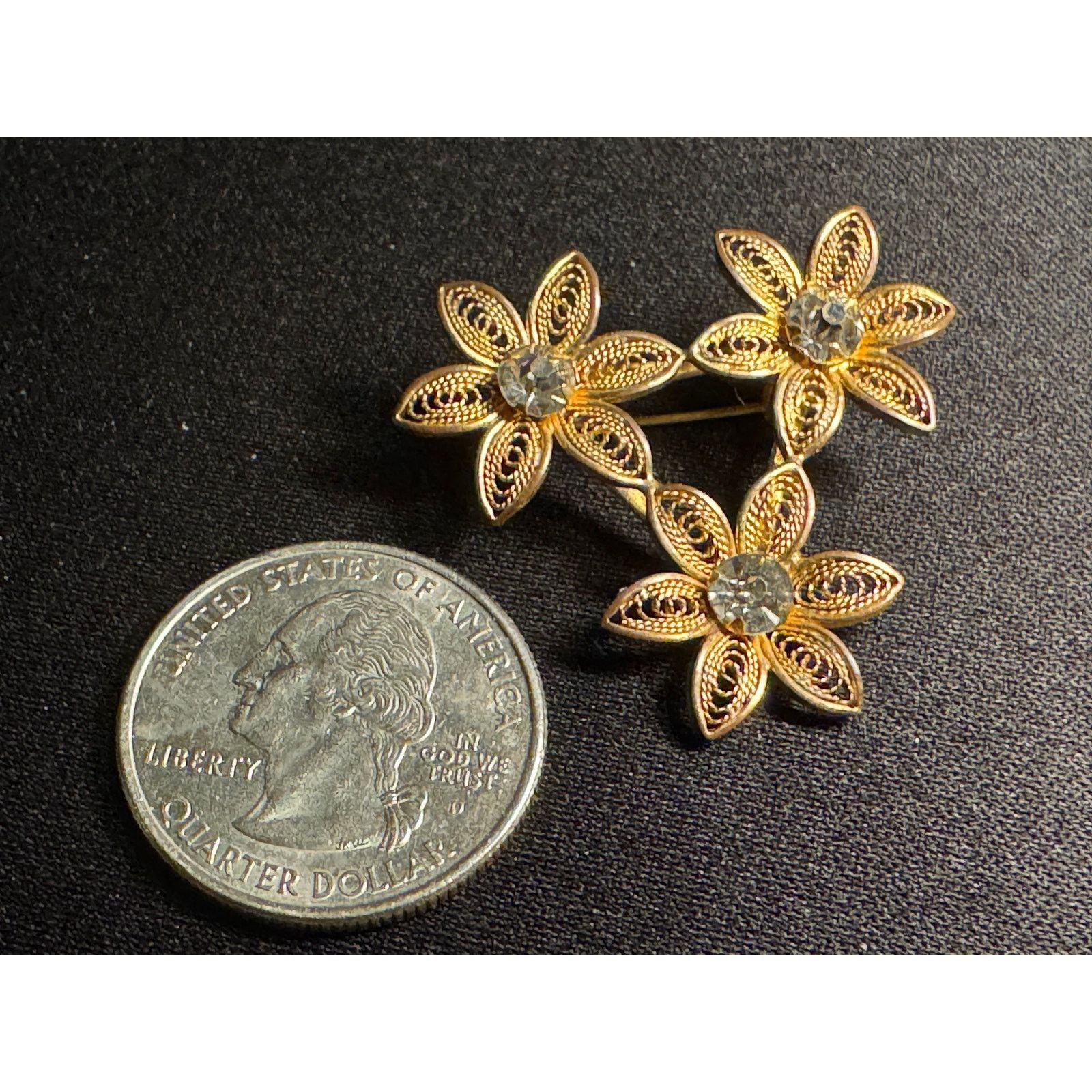 Other Vintage Gold Tone Filigree Flower Rhinestones Center Brooch Size ONE SIZE - 3 Thumbnail