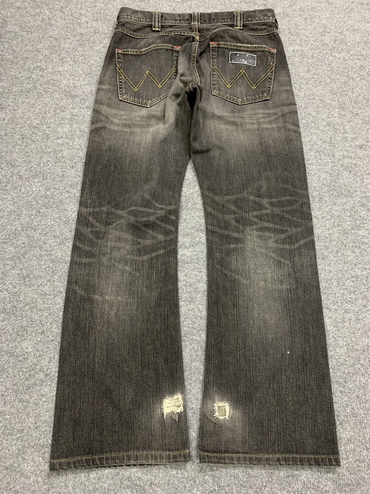 Wrangler FLARE WRANGLER FADED BLACK. Size US 30 / EU 46 - 1 Thumbnail