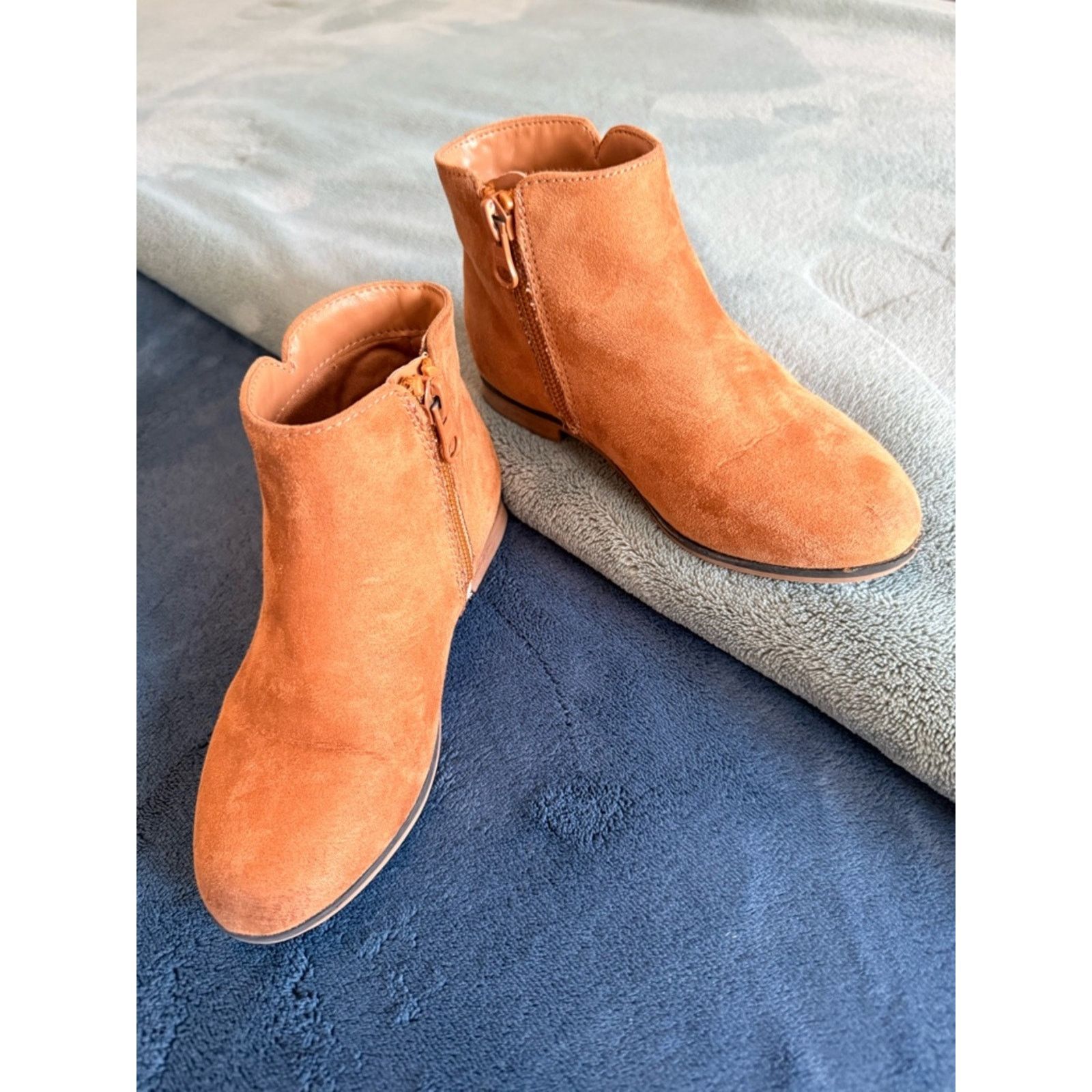 & Other Stories Kids Cat & Jack Tan Suede Ankle Booties Size US 11 / IT 41 - 1 Thumbnail