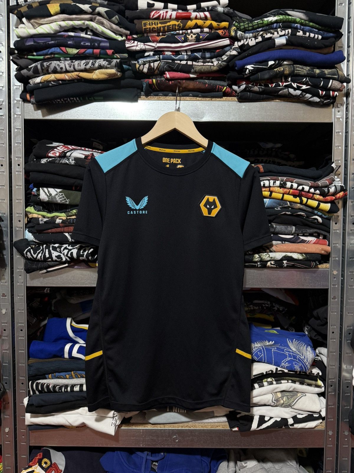 Castore WOLVERHAMPTON WANDERERS 2021 22 TRAINING JERSEY CASTORE Size US S / EU 44-46 / 1 - 1 Thumbnail