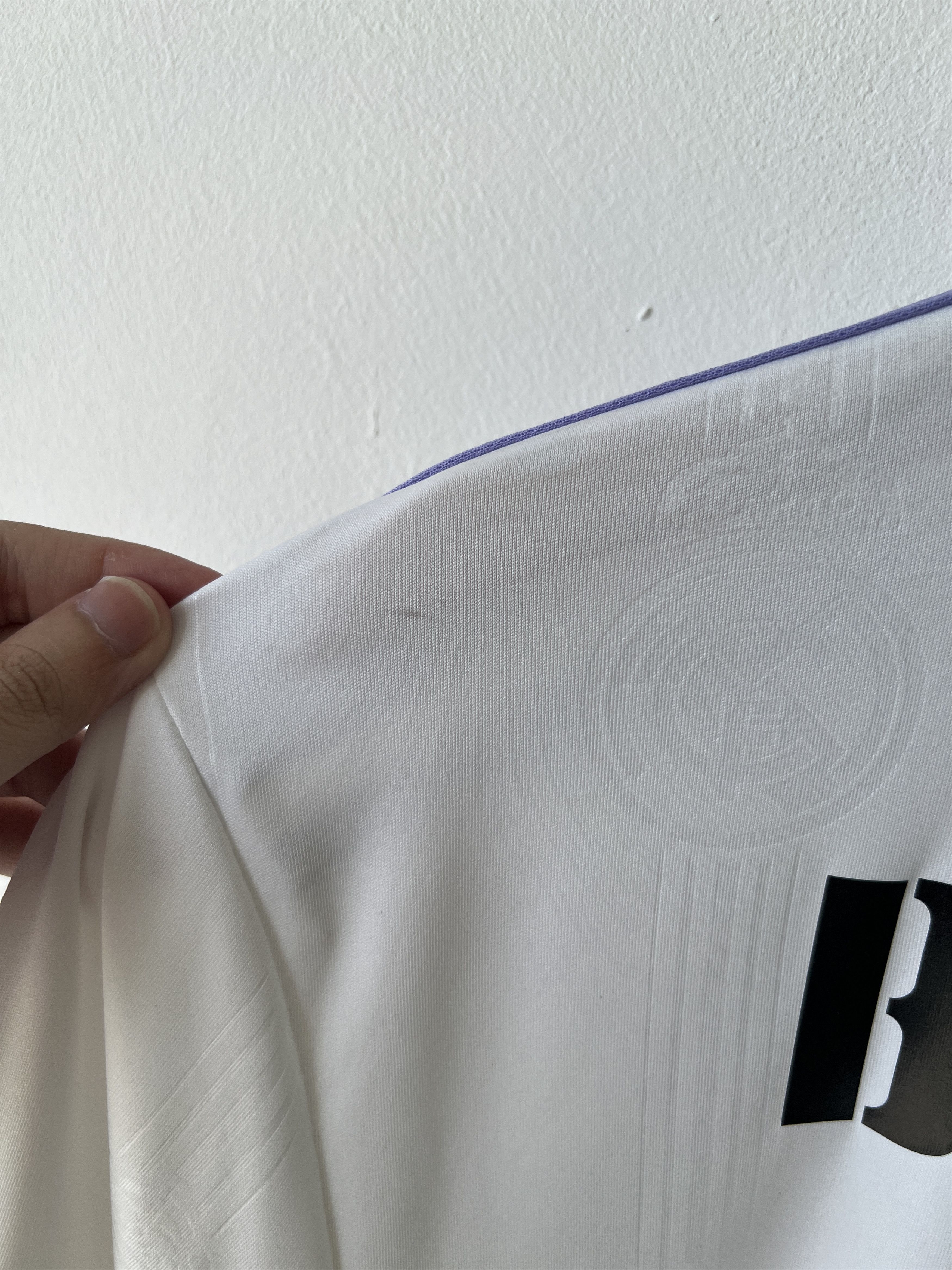 Adidas (XL) Real Madrid 2022-23 Home Kit Benzema #9 Size US XL / EU 56 / 4 - 6 Thumbnail