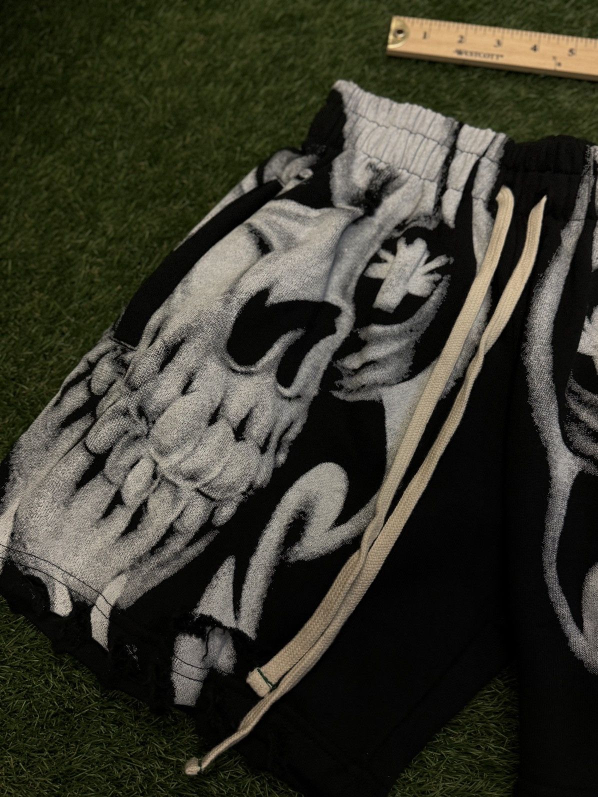 Vertabrae Vertabrae Skeleton Shorts Black White Size S (NEW) Size US 27 - 3 Thumbnail