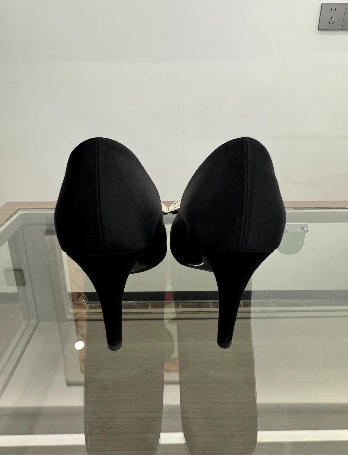 Roger Vivier RV Women Black Crystal Buckle 7cm Heels 34 99 New Size US 4 / IT 34 - 5 Thumbnail