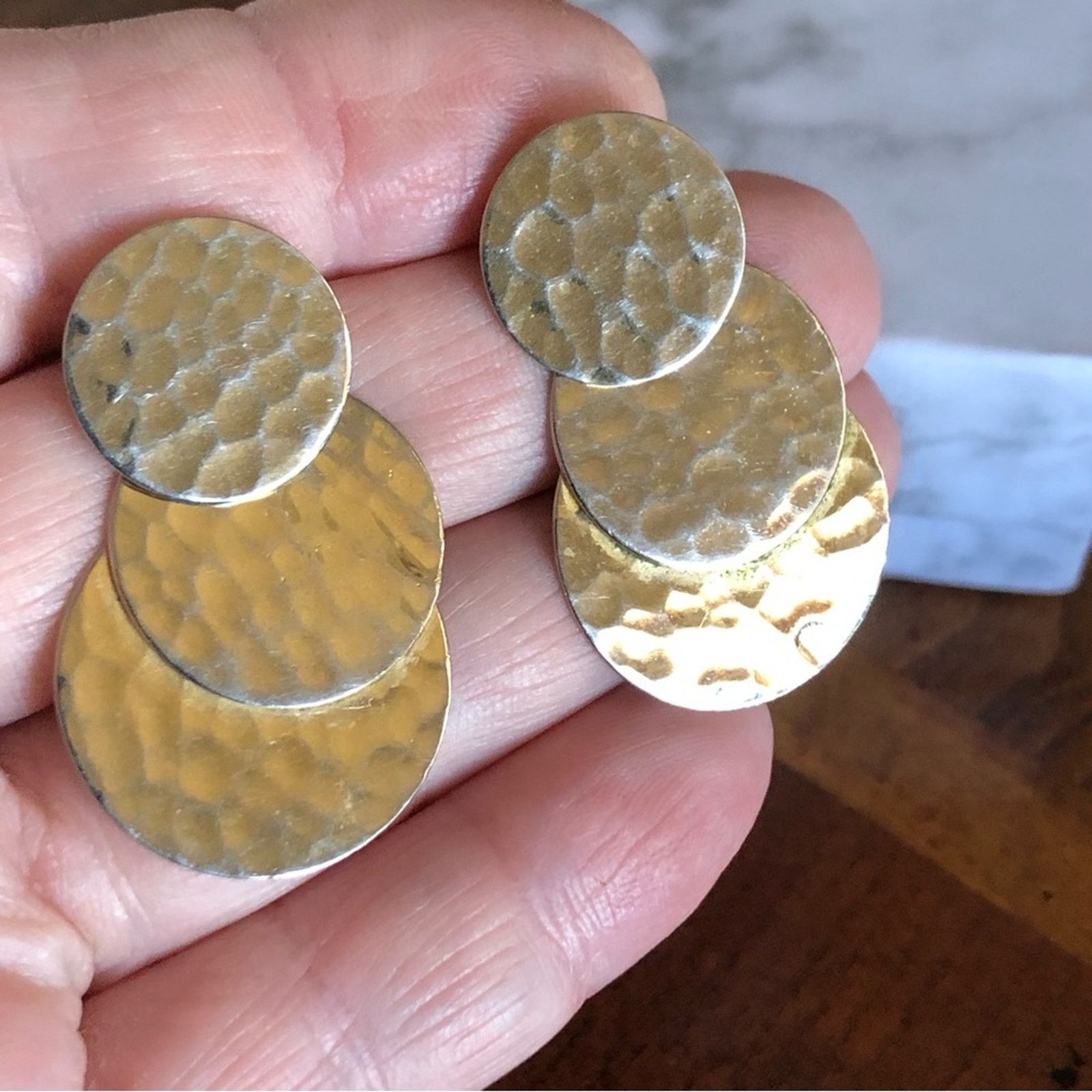 Vintage Vintage hammered graduated overlap gold plated earrings Size ONE SIZE - 6 Thumbnail
