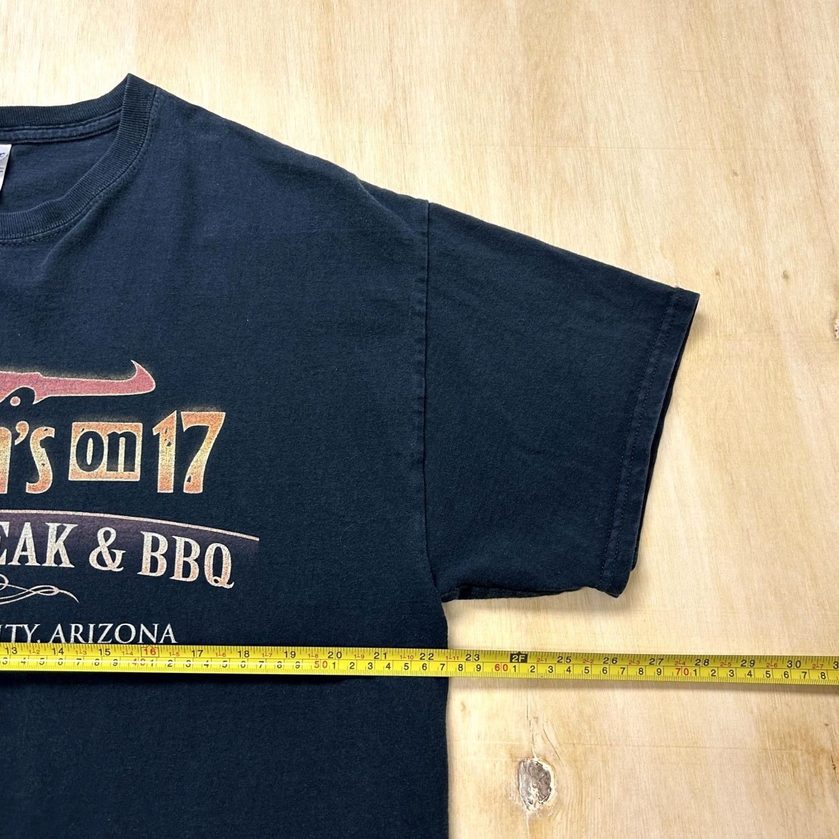 Gildan VINTAGE Chilleen's on 17 Gildan Shirt Mens XL Black Saloon Steak BBQ Arizona Tee T-Shirt Size US XL / EU 56 / 4 - 5 Thumbnail