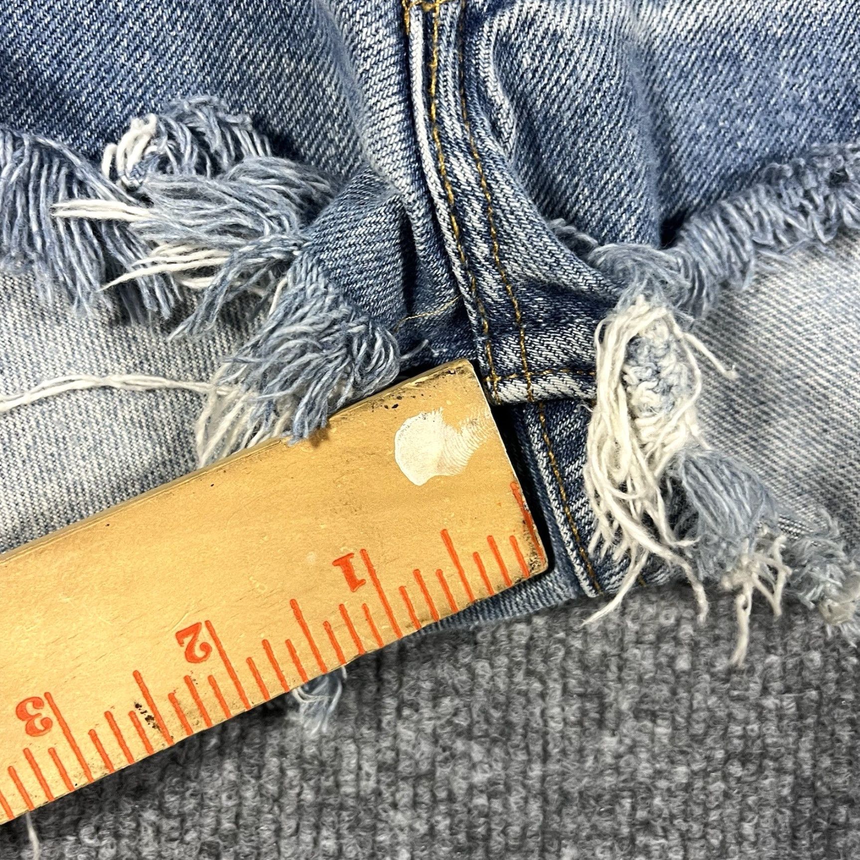 Levi's VINTAGE Levi's 501 Cut Off Jean Shorts Women's 90s Light Blue USA Made Size 32 Shorts Size 24" / US 00 / IT 34 - 7 Thumbnail