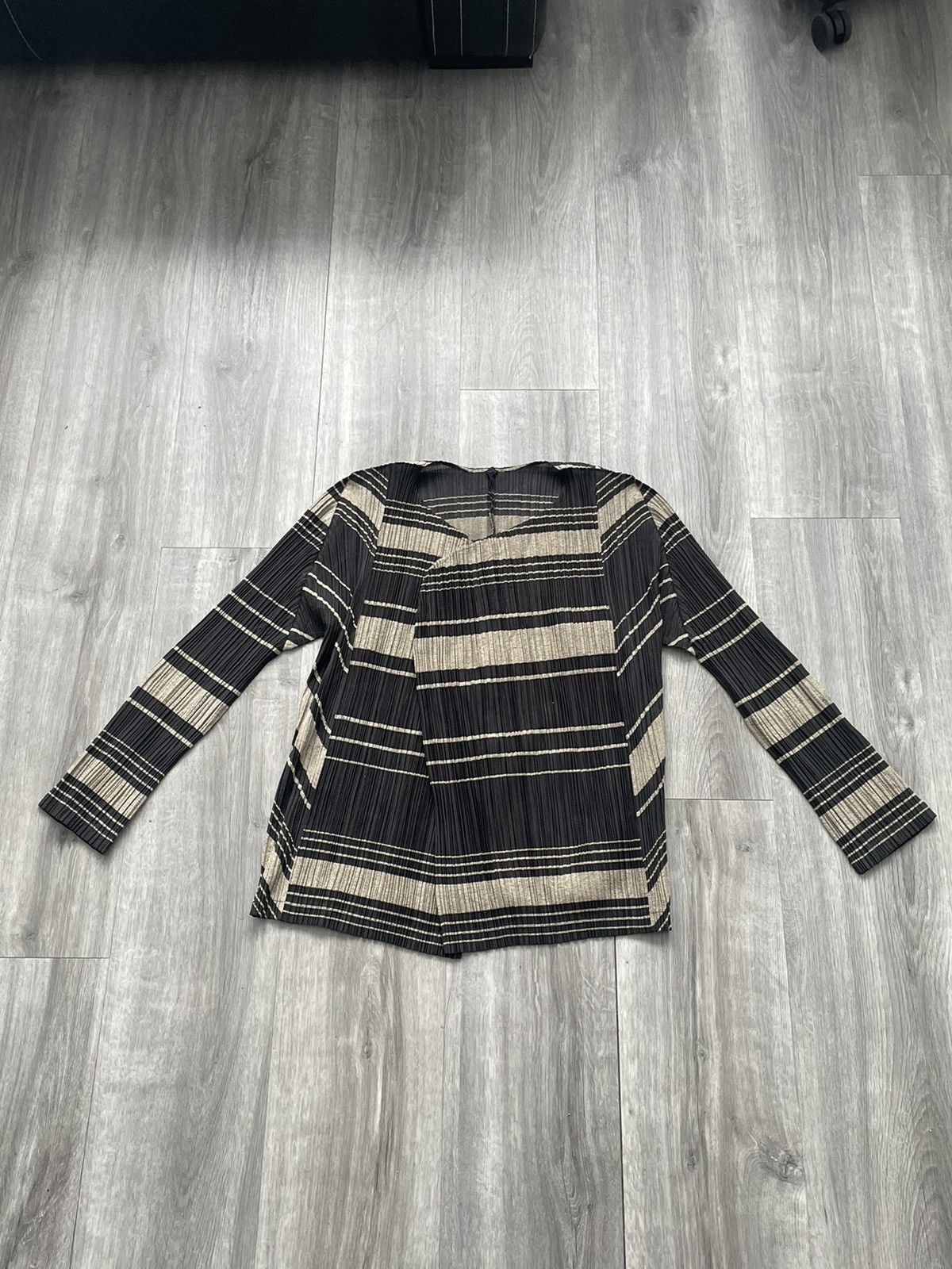 Issey Miyake Issey Miyake Cardigan Size M / US 6-8 / IT 42-44 - 1 Thumbnail