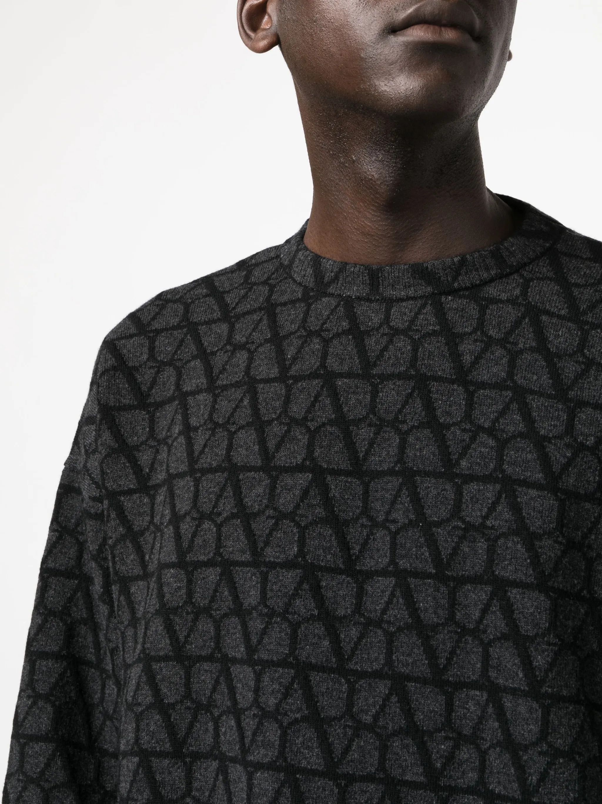 Valentino o1y0525 Crewneck Sweater in Lead Size US M / EU 48-50 / 2 - 2 Thumbnail