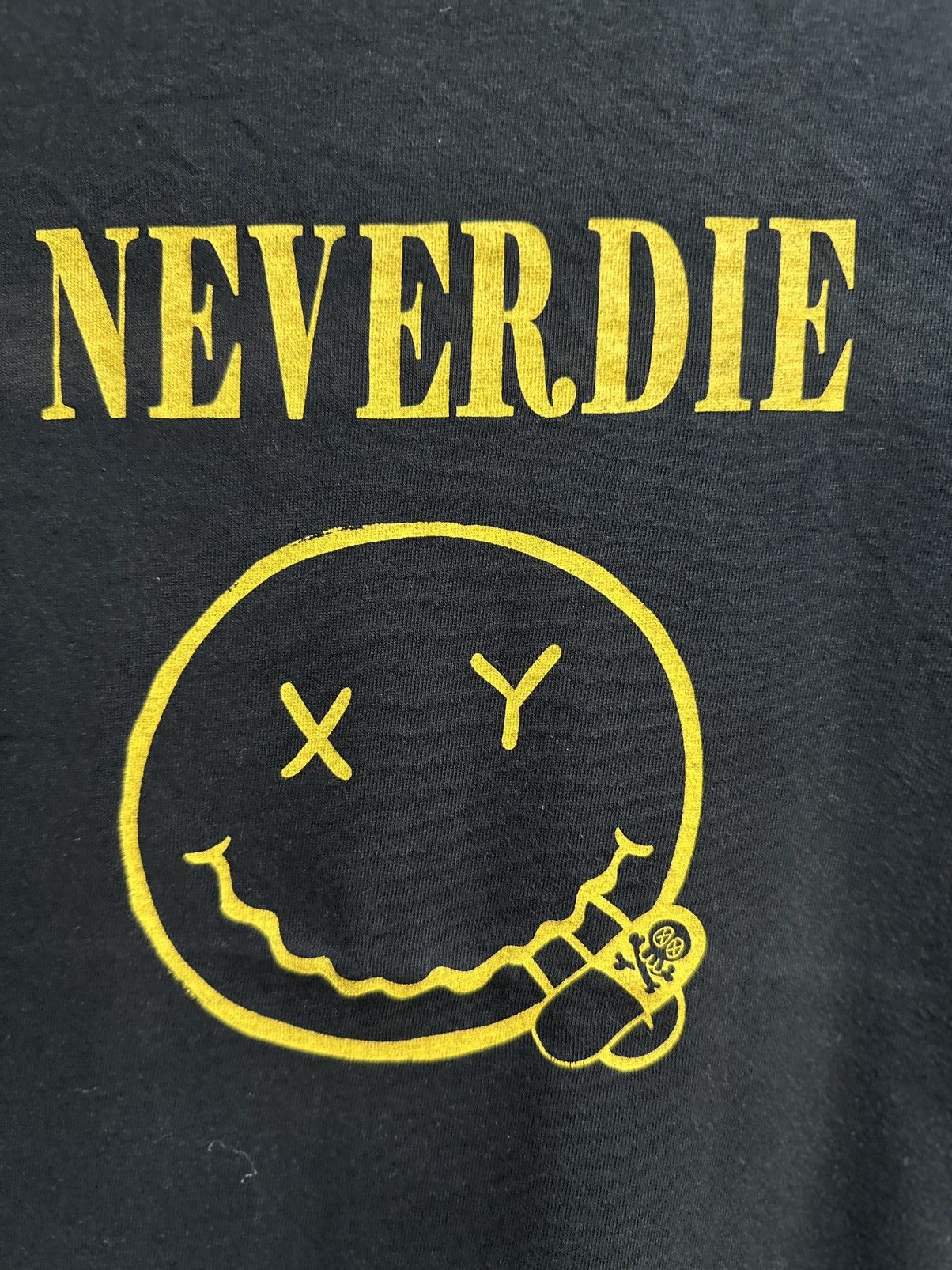 Band Tees × Vintage Vintage NeverDie Smiley Capital Radio One Tee Size US L / EU 52-54 / 3 - 2 Thumbnail