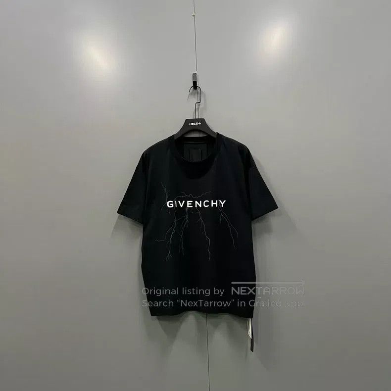 Givenchy Givenchy Black Letter Lightning Short Sleeve L Size Size US L / EU 52-54 / 3 - 1 Thumbnail