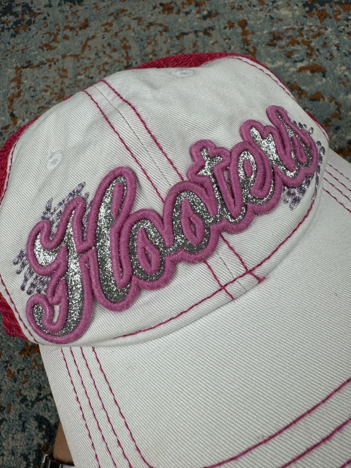 Vintage Vintage Y2K Hooters mesh trucker hat glitter barbie style Size ONE SIZE - 5 Thumbnail