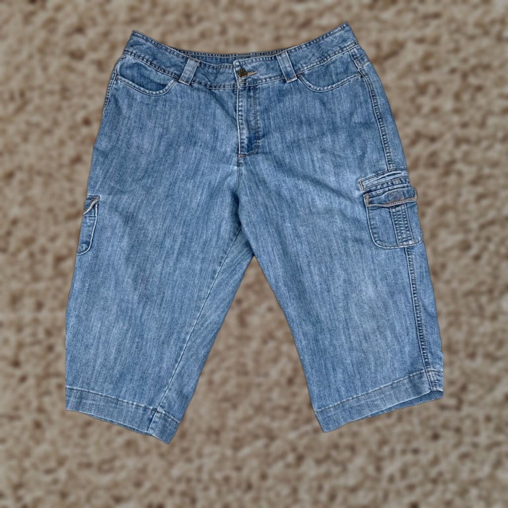 Lee Lee Jeans Women 16 Blue Denim Capri Crop Mid Rise 34x17 5-Pocket Regular Jeans Size 38" / US 16 / IT 52 - 1 Thumbnail