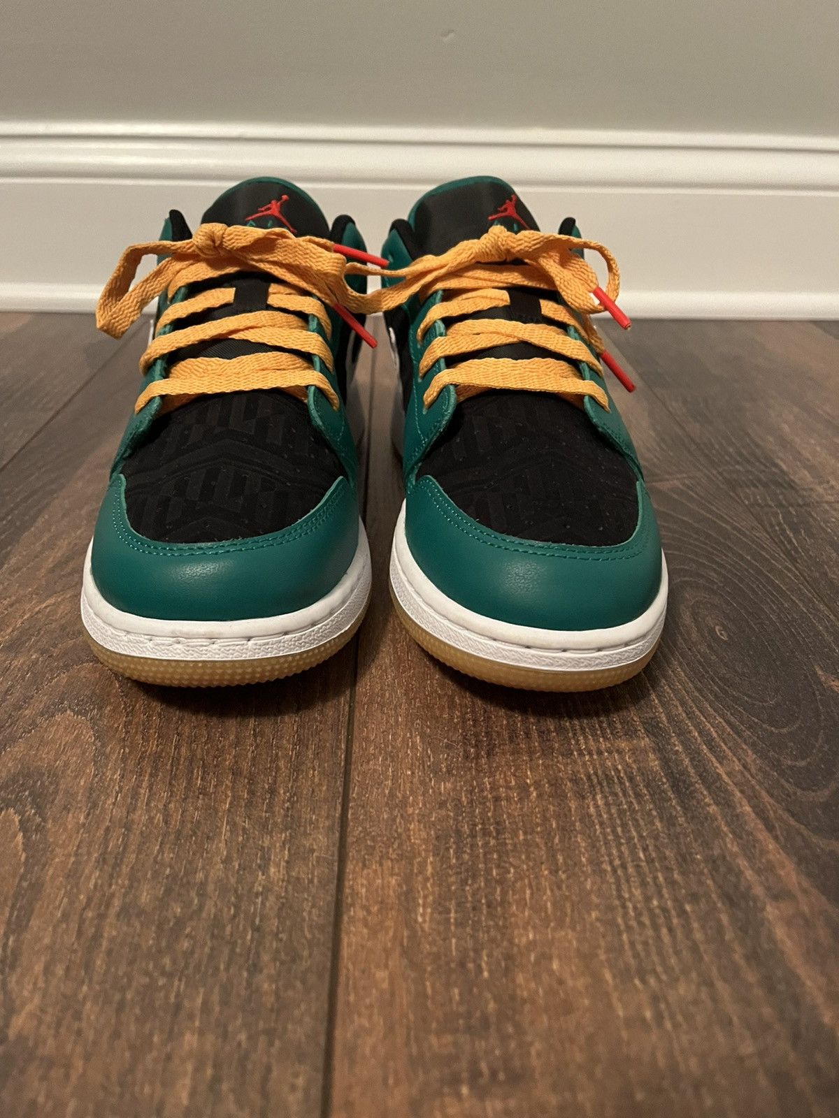 Jordan Brand × Nike Air Jordan 1 Low SE Holiday Special (2022) Size US 7 / EU 40 - 3 Thumbnail