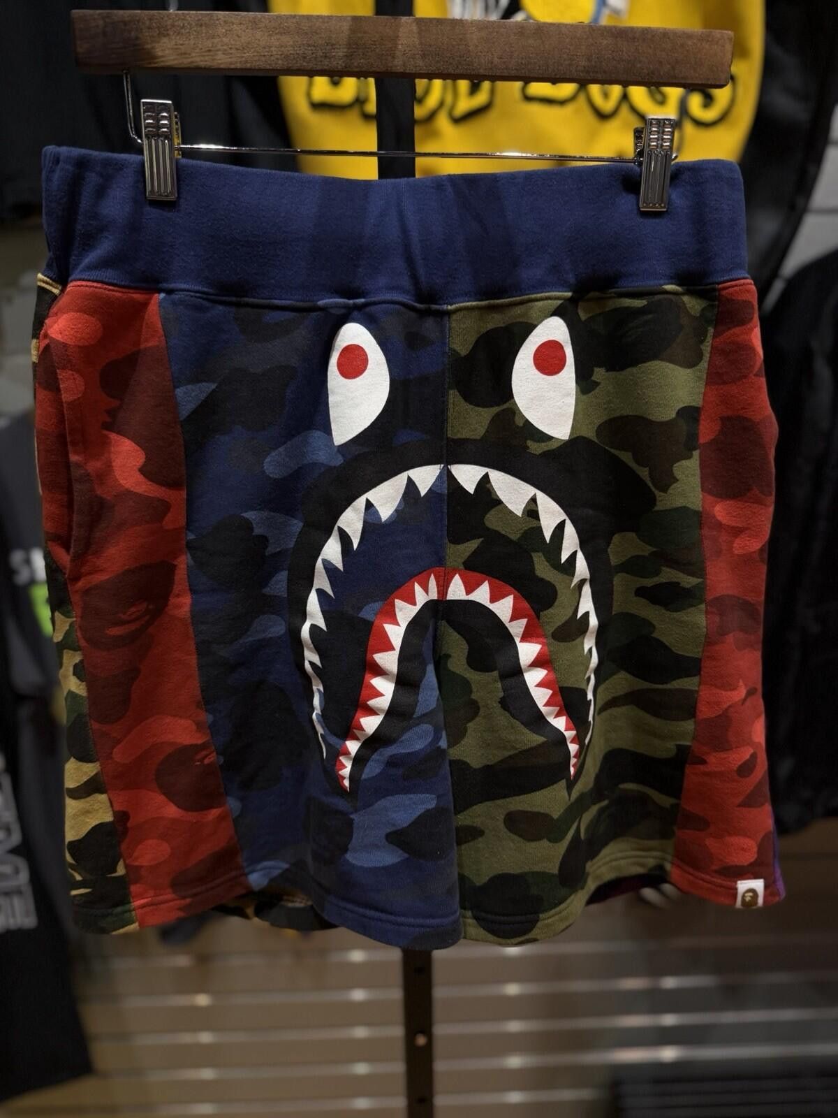 Other A Bathing Ape Shark Camo Cotton Sweat Shorts Small Size US 30 / EU 46 - 3 Thumbnail
