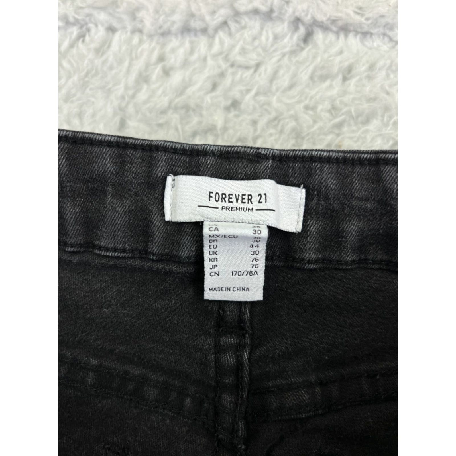 Forever 21 FOREVER 21 Jeans Juniors 30 Black Denim Flared High Rise 24x28 Cotton Blend 5-Pocket Design Womens Jeans Size 30" / US 8 / IT 44 - 6 Thumbnail