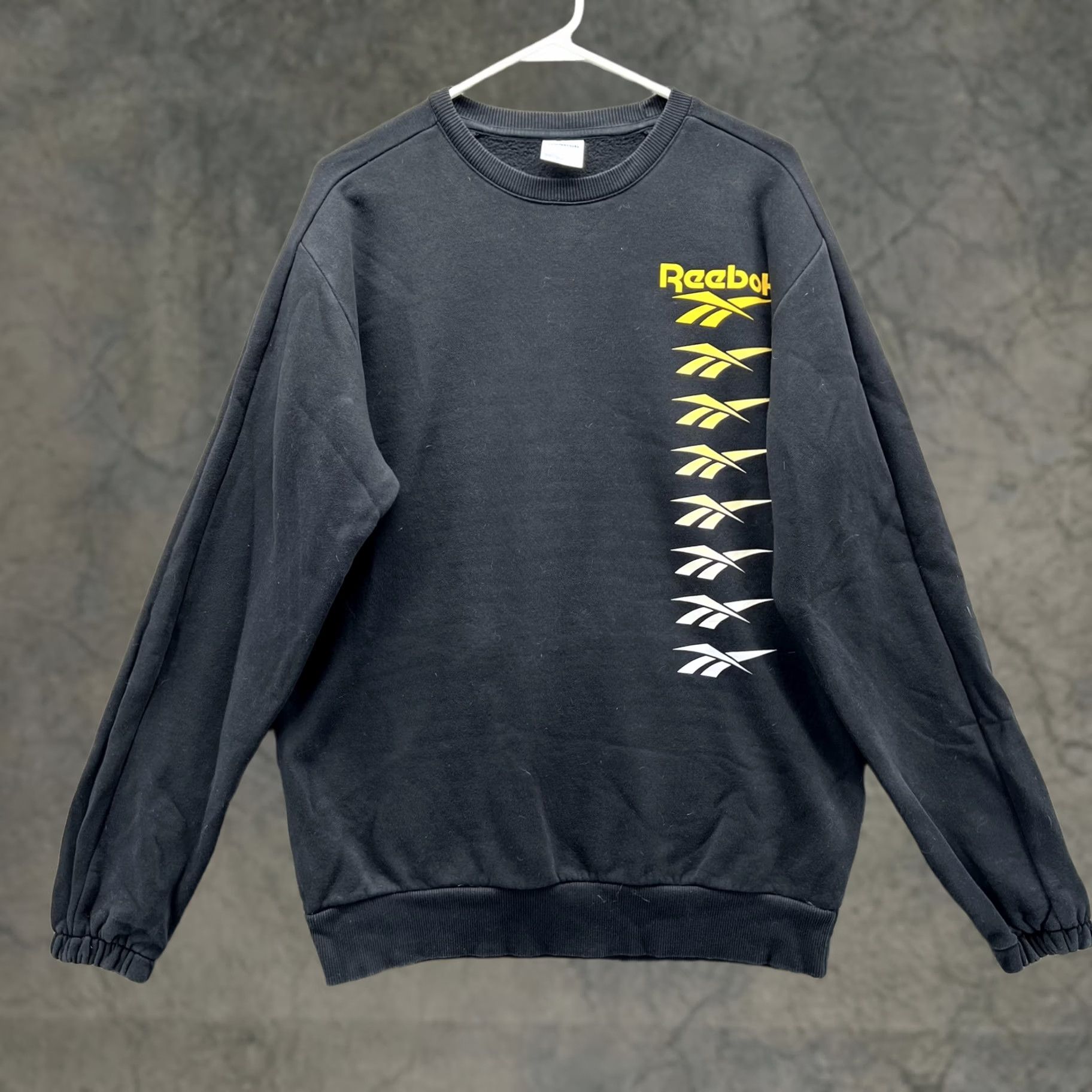 Reebok Reebok Sweatshirt Mens M Black Graphic Logo Crewneck Fleece Pullover Size US M / EU 48-50 / 2 - 1 Thumbnail