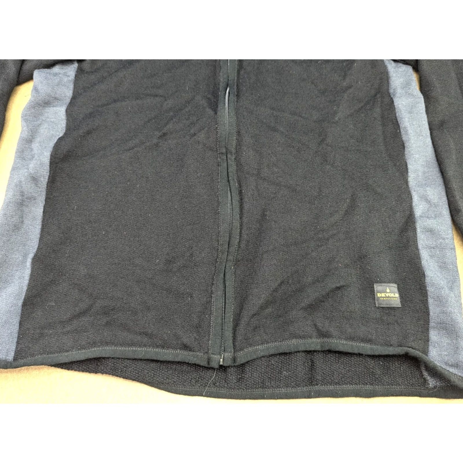 Vintage DEVOLD Mens Large Black Hooded Full Zip Thermal Jacket Outdoor Merino Wool Sport Size US L / EU 52-54 / 3 - 3 Thumbnail