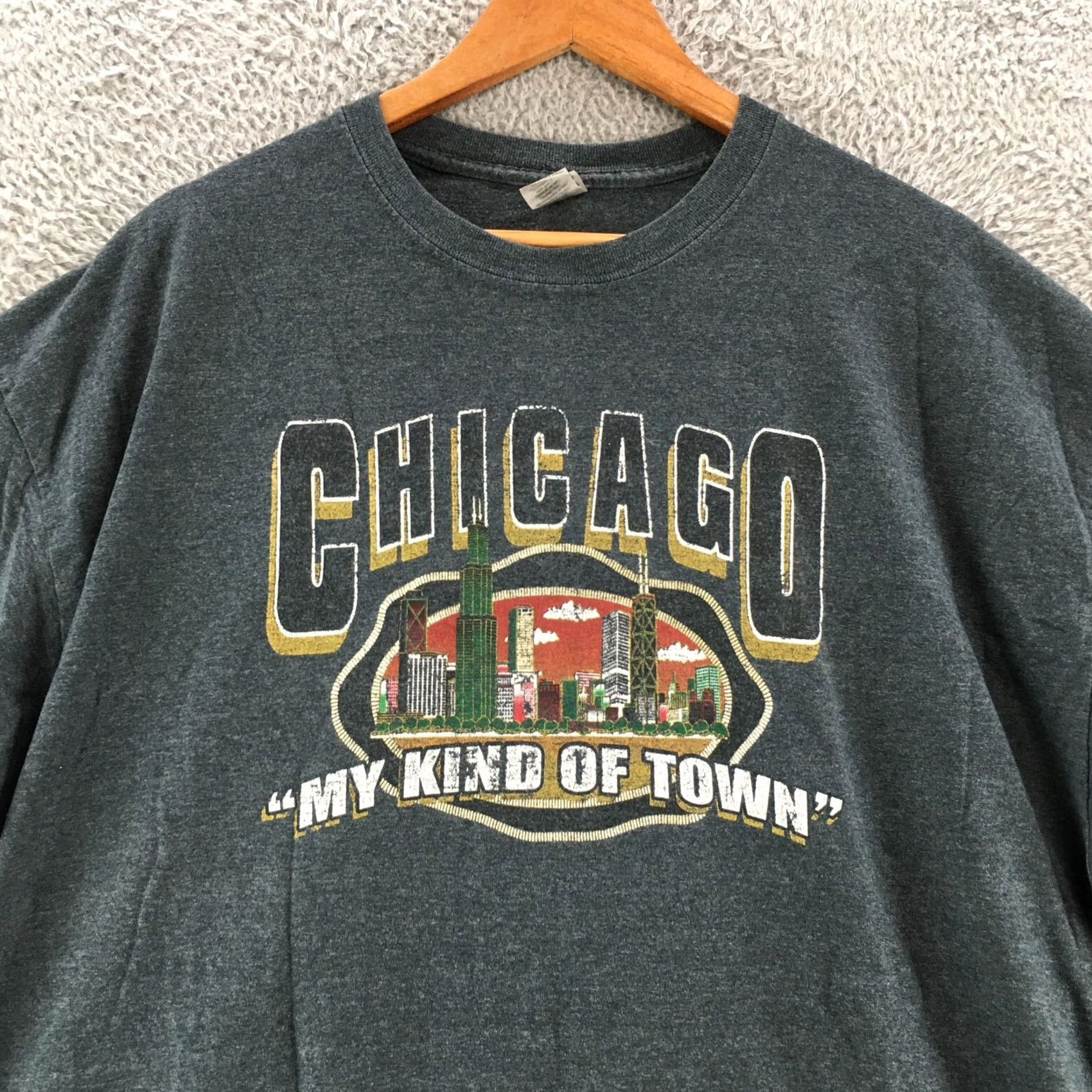 Gildan Gildan Shirt Mens 2XL Gray Chicago Kind Town Tee Grey Graphic Print Casual Size US XXL / EU 58 / 5 - 2 Thumbnail