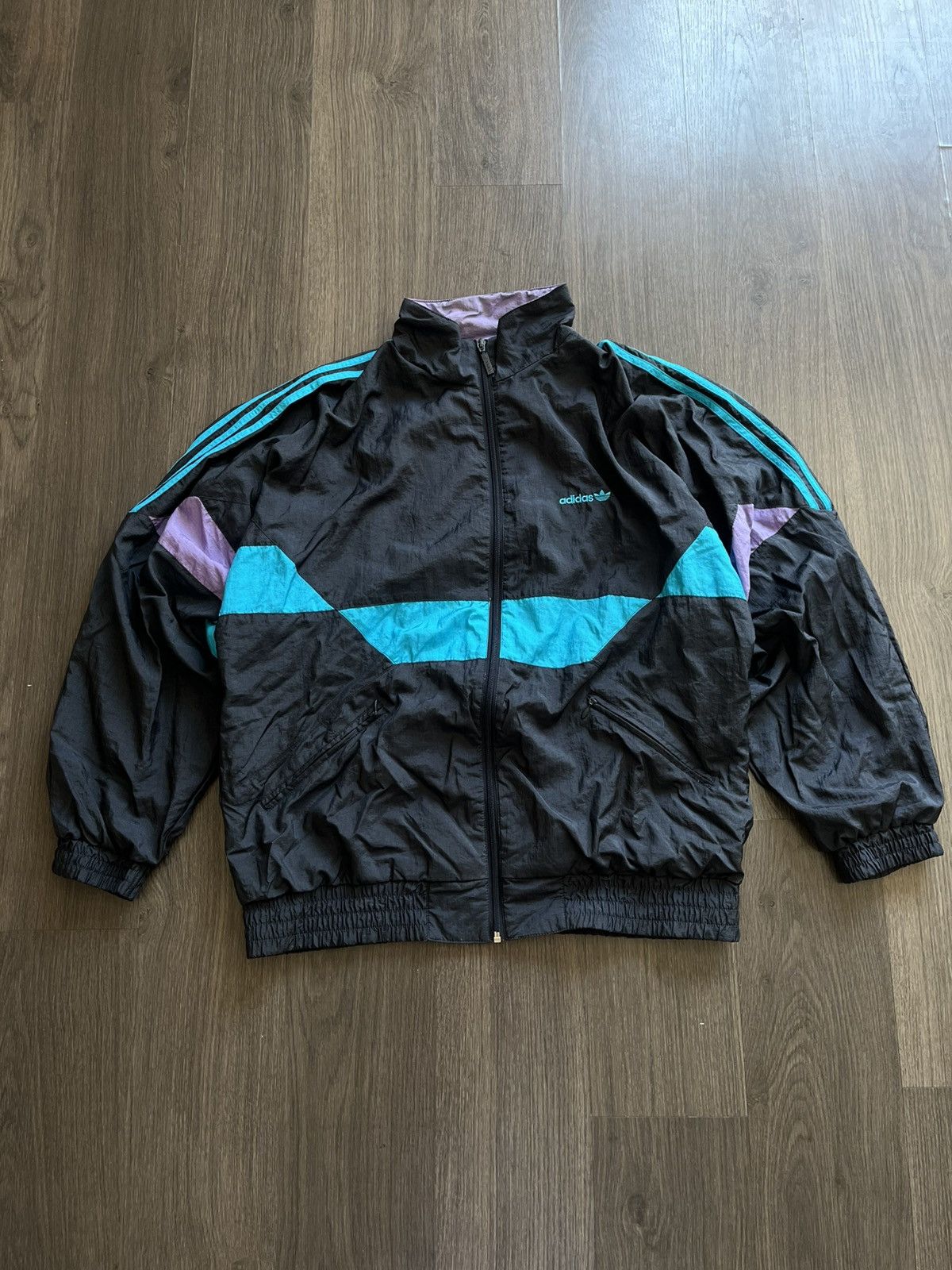 Adidas Adidas Sz L (M) Made in Taiwan Vintage 1990s Rare Size US L / EU 52-54 / 3 - 1 Thumbnail
