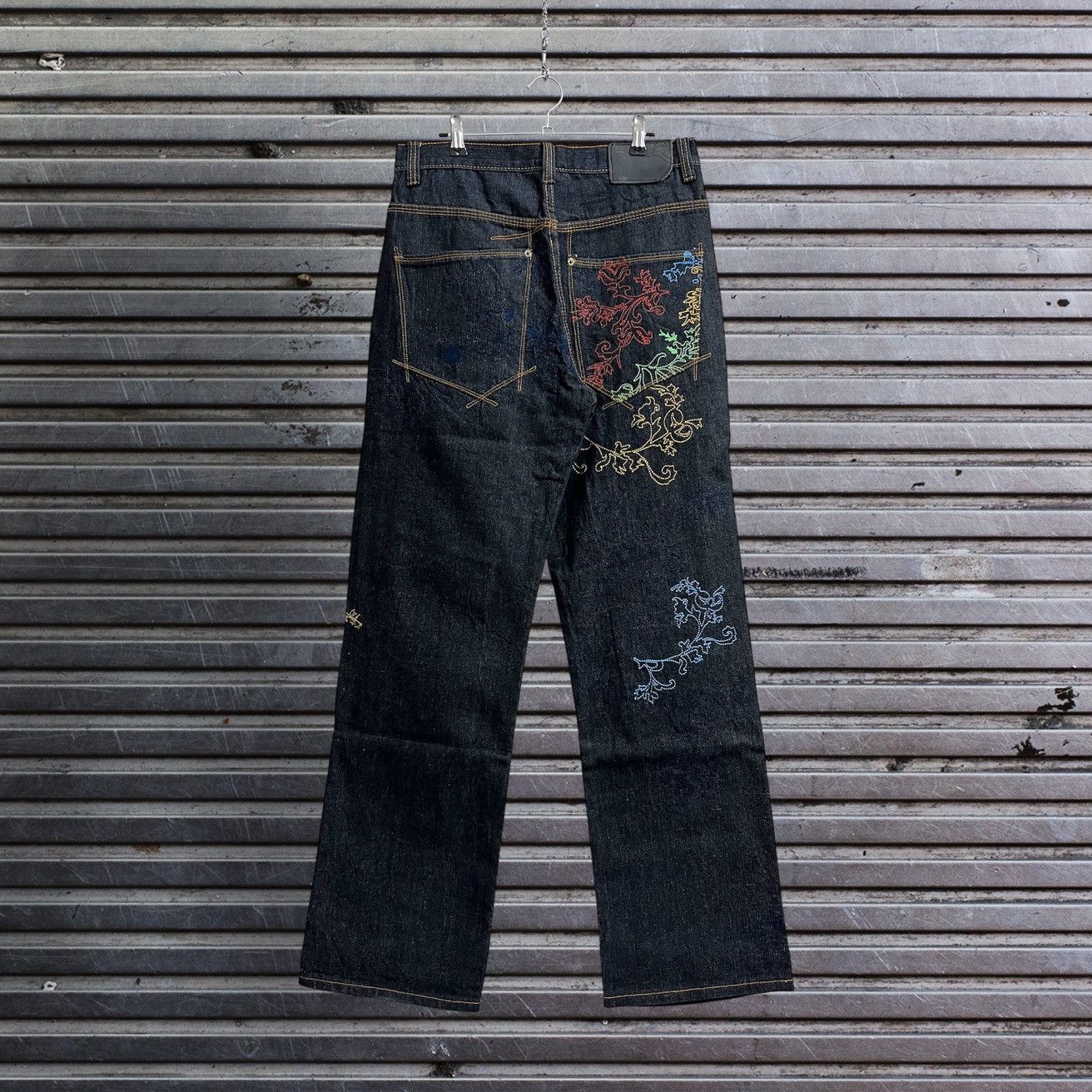 Rocawear Rocawear Wrap Around Embroidery Raw Denim Jeans Size US 32 / EU 48 - 1 Thumbnail