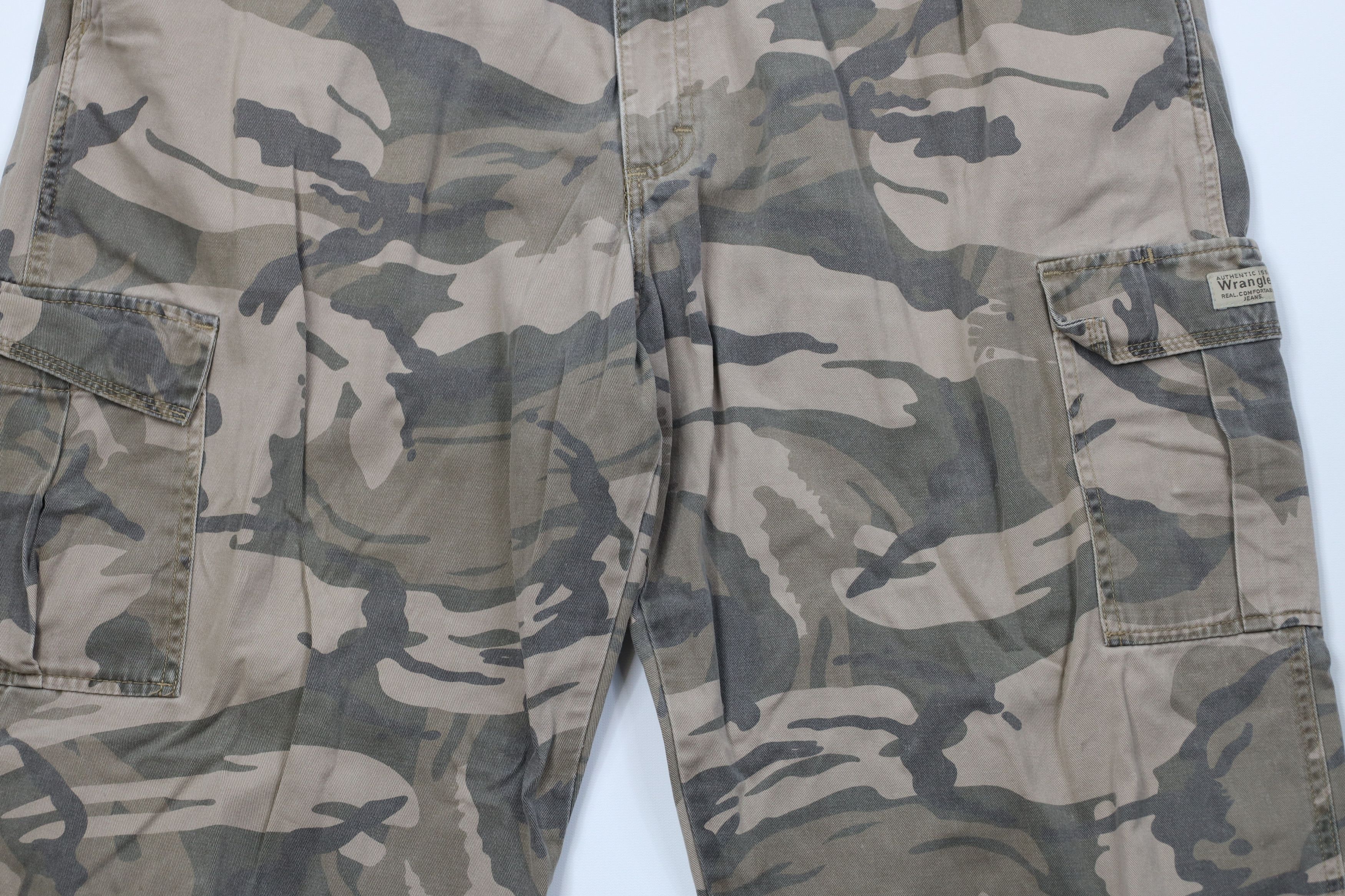 Wrangler Vintage Y2K Wrangler Baggy Wide Leg Camouflage Cargo Pants Size US 42 / EU 58 - 3 Thumbnail