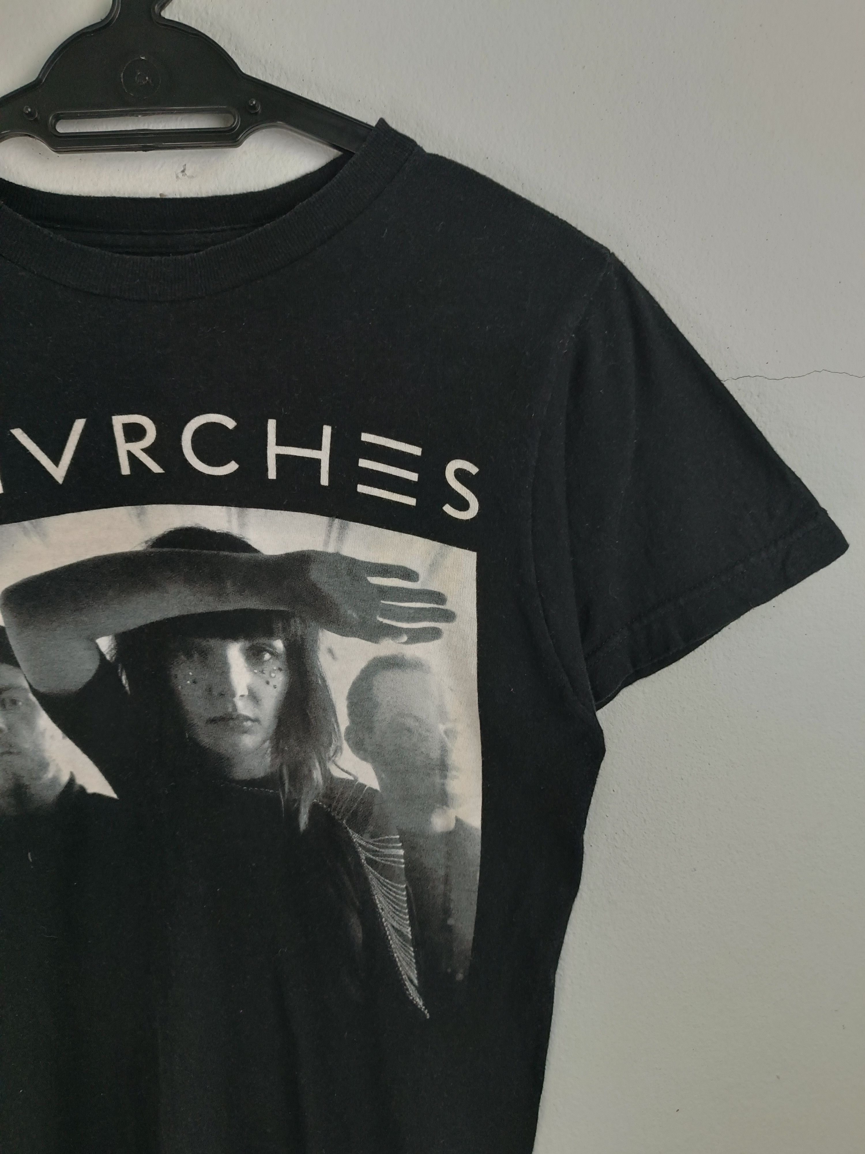 Band Tees VINTAGE CHVRCHES SYNTH POP alvvays pvris 1975 Size US S / EU 44-46 / 1 - 6 Thumbnail