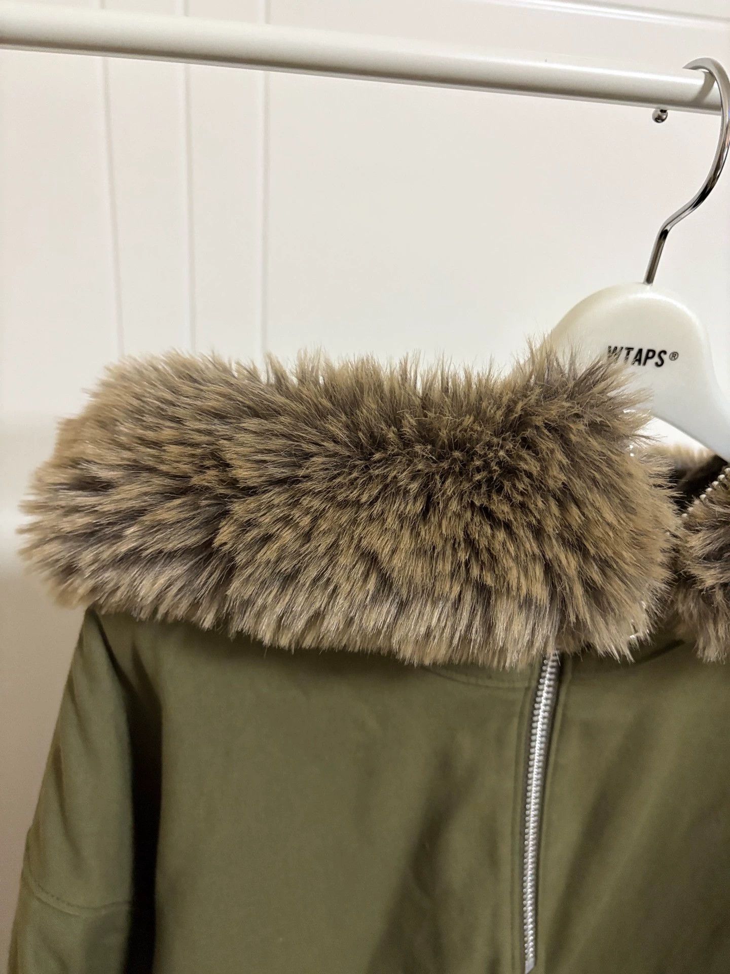Wtaps WTAPS NARWHAL NYCO.SATIN Half-Zip Fur Collar Olive 4 Size US XL / EU 56 / 4 - 2 Thumbnail